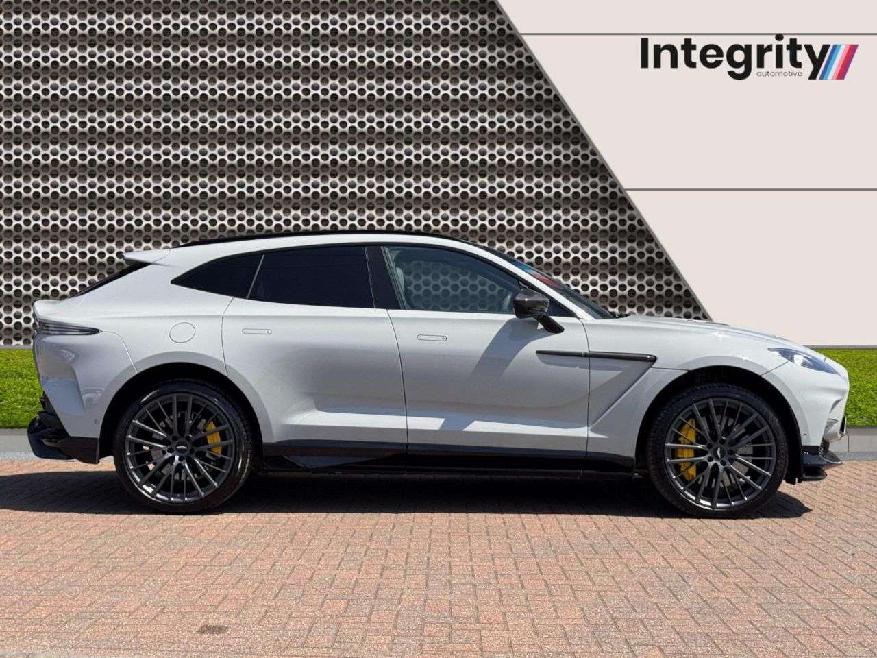 A 2022 ASTON MARTIN DBX 4.0 V8 707 SUV 5dr Petrol Auto 4WD Euro 6 (s/s) (707 ps) Over £40k Extras | A 2022 ASTON MARTIN DBX 4.0 V8 707 SUV 5dr Petrol Auto 4WD Euro 6 (s/s) (707 ps) Over £40k Extras |