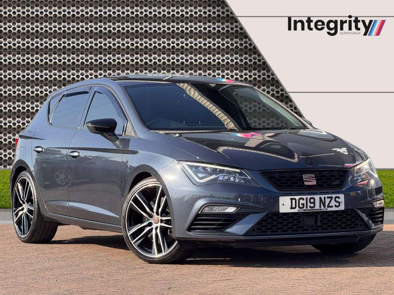 A 2019 SEAT LEON 2.0 TSI Cupra 290 Hatchback 5dr Petrol DSG Euro 6 (s/s) (290 ps) A 2019 SEAT LEON 2.0 TSI Cupra 290 Hatchback 5dr Petrol DSG Euro 6 (s/s) (290 ps)