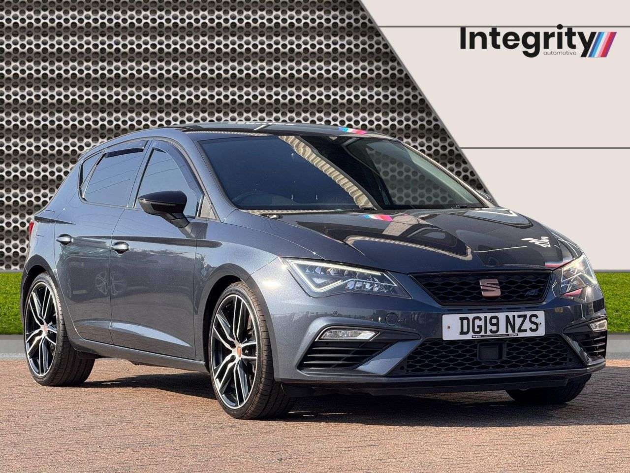 A 2019 SEAT LEON 2.0 TSI Cupra 290 Hatchback 5dr Petrol DSG Euro 6 (s/s) (290 ps) A 2019 SEAT LEON 2.0 TSI Cupra 290 Hatchback 5dr Petrol DSG Euro 6 (s/s) (290 ps)