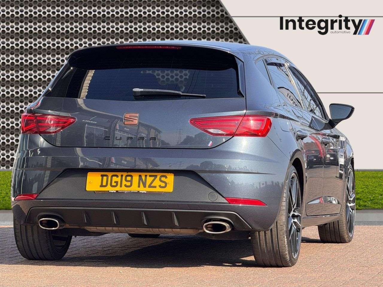 A 2019 SEAT LEON 2.0 TSI Cupra 290 Hatchback 5dr Petrol DSG Euro 6 (s/s) (290 ps) A 2019 SEAT LEON 2.0 TSI Cupra 290 Hatchback 5dr Petrol DSG Euro 6 (s/s) (290 ps)
