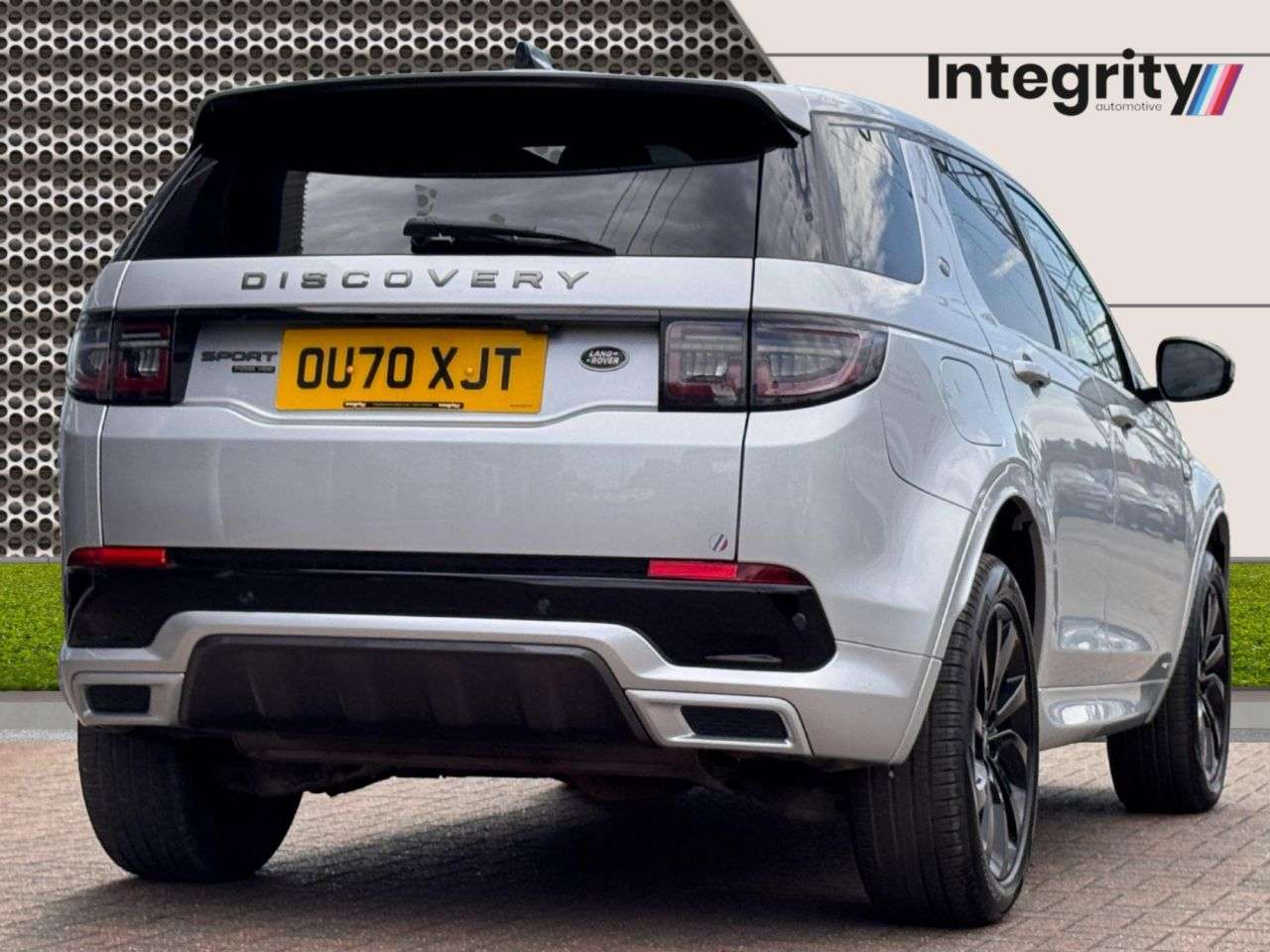 A 2020 LAND ROVER DISCOVERY SPORT 2.0 P250 MHEV R-Dynamic HSE SUV 5dr Petrol Auto 4WD Euro 6 (s/s) (250 ps) P A 2020 LAND ROVER DISCOVERY SPORT 2.0 P250 MHEV R-Dynamic HSE SUV 5dr Petrol Auto 4WD Euro 6 (s/s) (250 ps) P