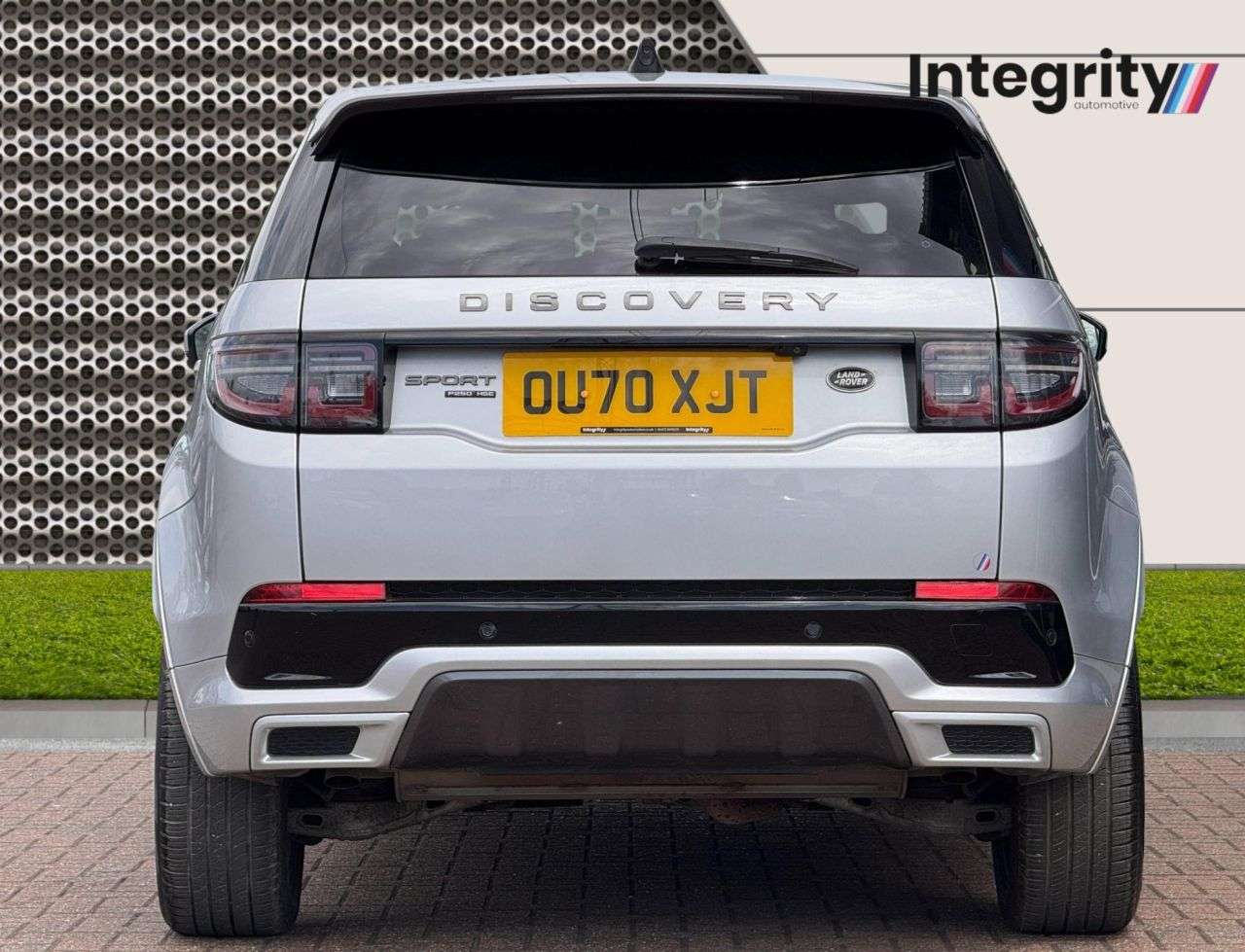 A 2020 LAND ROVER DISCOVERY SPORT 2.0 P250 MHEV R-Dynamic HSE SUV 5dr Petrol Auto 4WD Euro 6 (s/s) (250 ps) P A 2020 LAND ROVER DISCOVERY SPORT 2.0 P250 MHEV R-Dynamic HSE SUV 5dr Petrol Auto 4WD Euro 6 (s/s) (250 ps) P