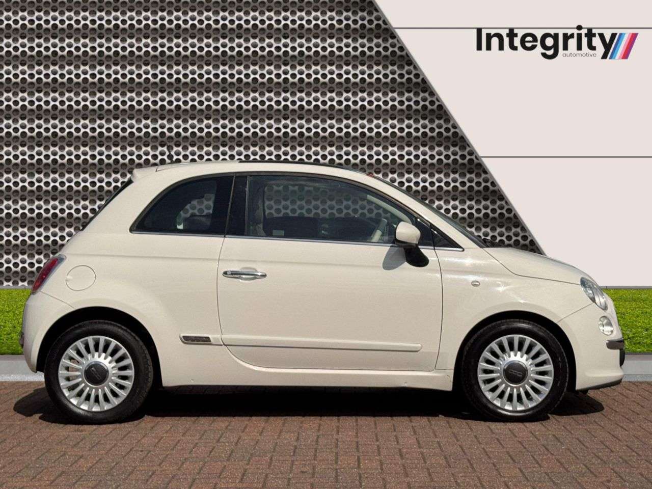 A 2013 FIAT 500 1.2 Lounge Hatchback 3dr Petrol Manual Euro 4 (69 bhp) A 2013 FIAT 500 1.2 Lounge Hatchback 3dr Petrol Manual Euro 4 (69 bhp)