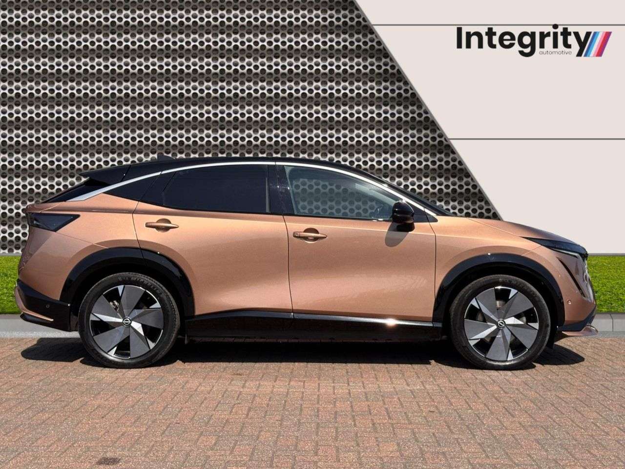 A 2022 NISSAN ARIYA 87kWh Evolve SUV 5dr Electric Auto 22kW Charger (242 ps) 20" Alloys | Akats A 2022 NISSAN ARIYA 87kWh Evolve SUV 5dr Electric Auto 22kW Charger (242 ps) 20" Alloys | Akats