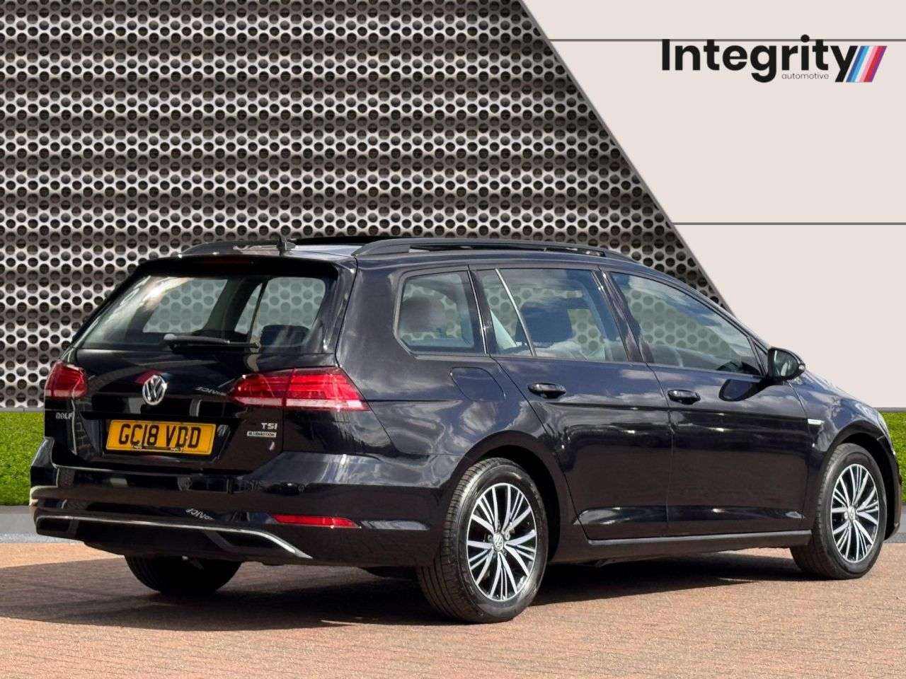 A 2018 VOLKSWAGEN GOLF 1.5 TSI EVO BlueMotion Tech SE Nav Estate 5dr Petrol DSG Euro 6 (s/s) (130 A 2018 VOLKSWAGEN GOLF 1.5 TSI EVO BlueMotion Tech SE Nav Estate 5dr Petrol DSG Euro 6 (s/s) (130