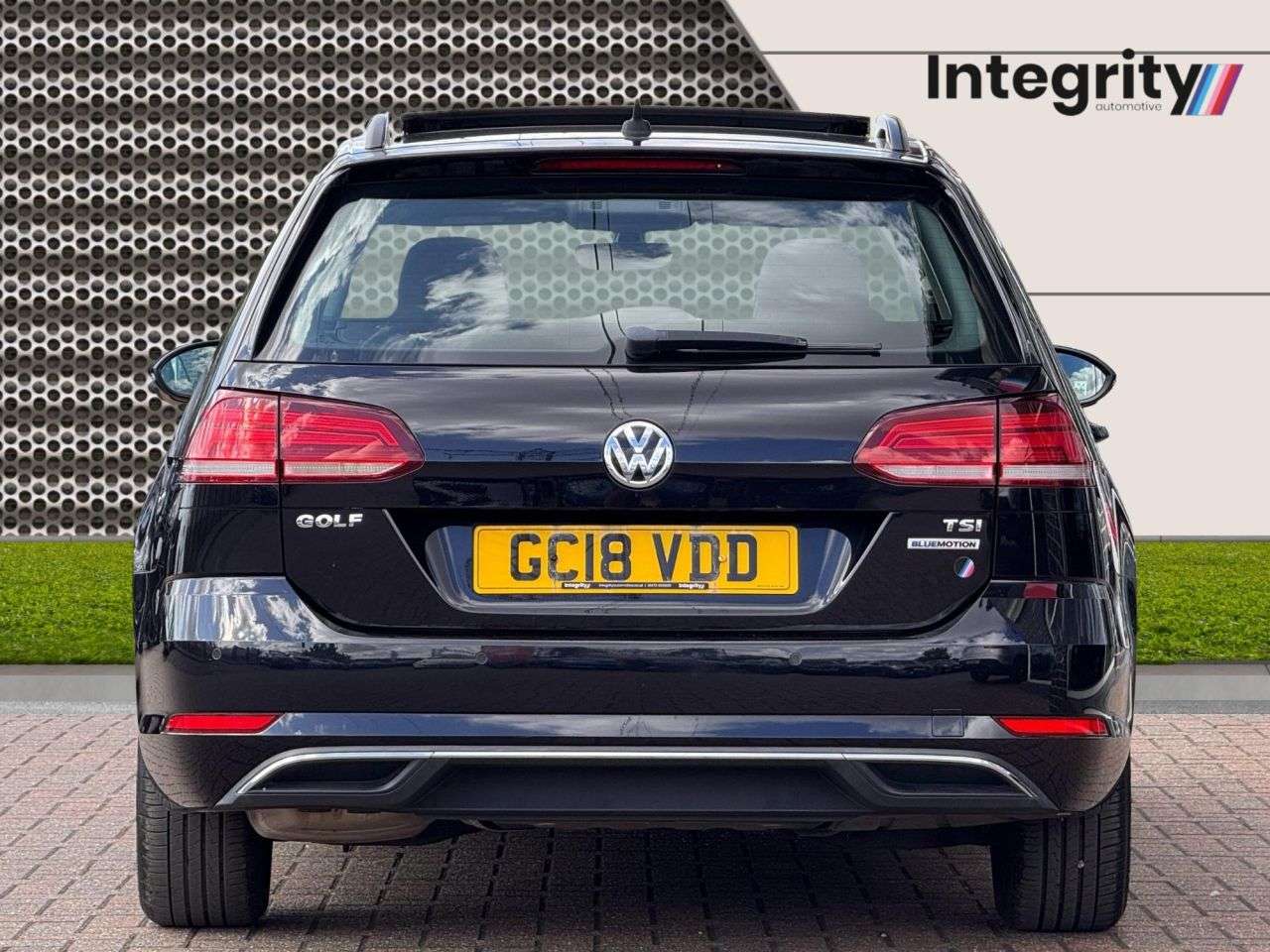 A 2018 VOLKSWAGEN GOLF 1.5 TSI EVO BlueMotion Tech SE Nav Estate 5dr Petrol DSG Euro 6 (s/s) (130 A 2018 VOLKSWAGEN GOLF 1.5 TSI EVO BlueMotion Tech SE Nav Estate 5dr Petrol DSG Euro 6 (s/s) (130