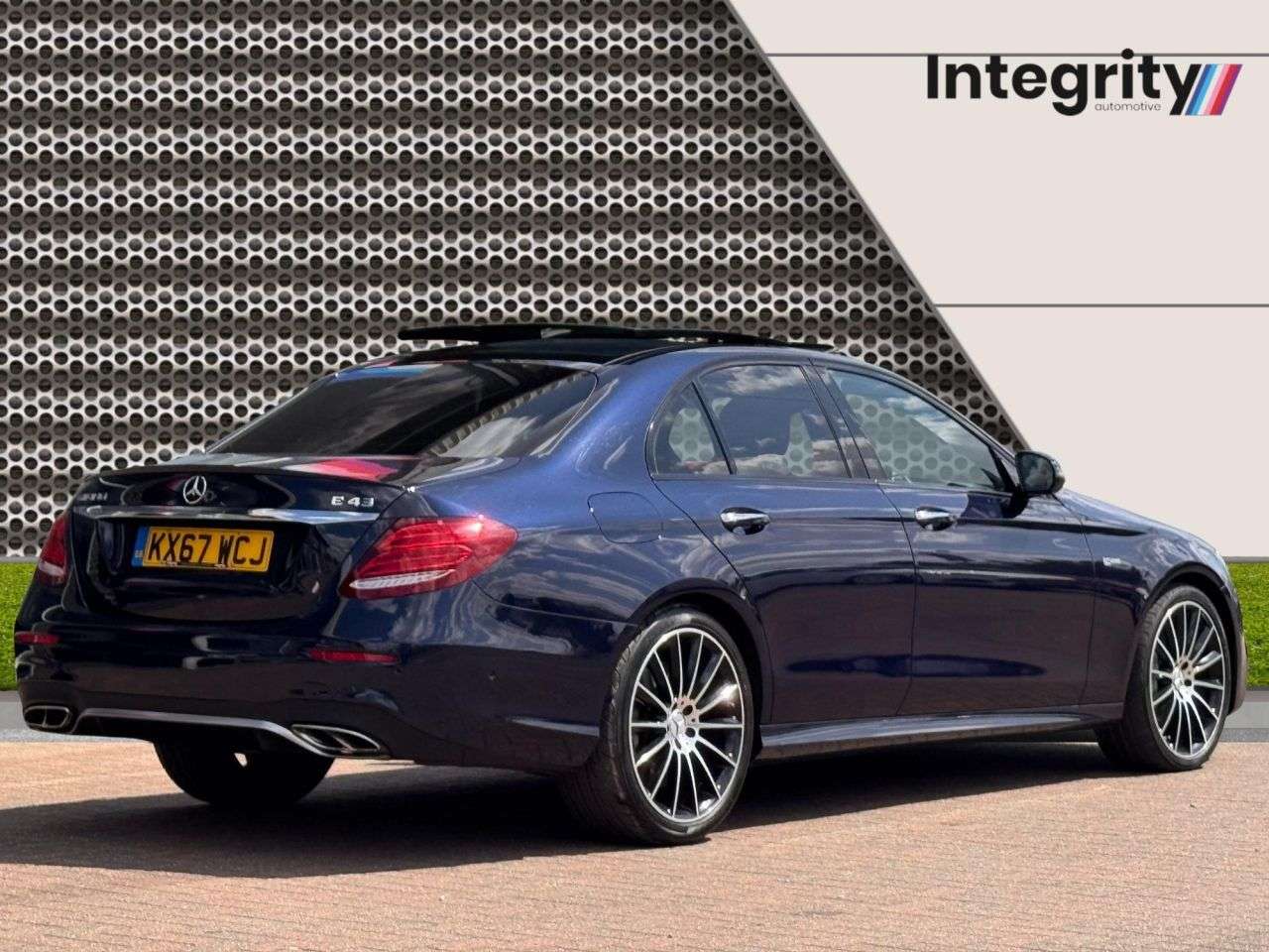 A 2017 MERCEDES-BENZ E CLASS 3.0 E43 V6 AMG (Premium) Saloon 4dr Petrol G-Tronic+ 4MATIC Euro 6 (s/s) (4 A 2017 MERCEDES-BENZ E CLASS 3.0 E43 V6 AMG (Premium) Saloon 4dr Petrol G-Tronic+ 4MATIC Euro 6 (s/s) (4