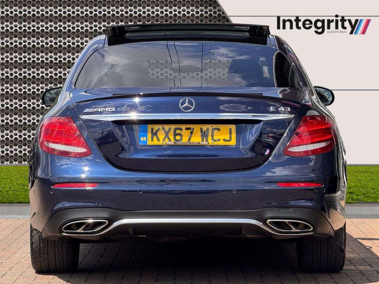 A 2017 MERCEDES-BENZ E CLASS 3.0 E43 V6 AMG (Premium) Saloon 4dr Petrol G-Tronic+ 4MATIC Euro 6 (s/s) (4 A 2017 MERCEDES-BENZ E CLASS 3.0 E43 V6 AMG (Premium) Saloon 4dr Petrol G-Tronic+ 4MATIC Euro 6 (s/s) (4