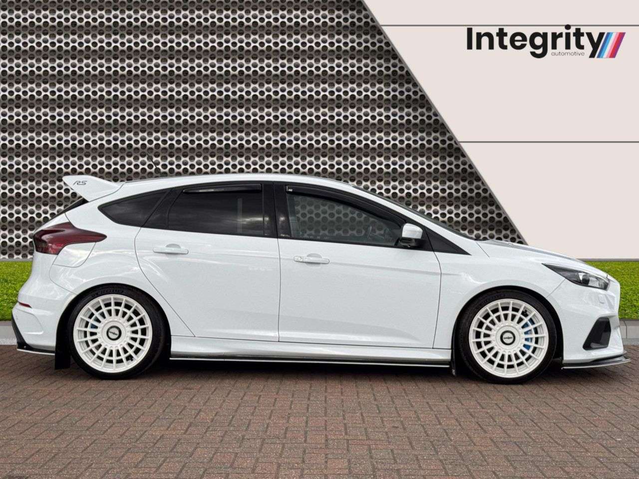 A 2017 FORD FOCUS 2.3T EcoBoost RS Hatchback 5dr Petrol Manual AWD Euro 6 (s/s) (350 ps) A 2017 FORD FOCUS 2.3T EcoBoost RS Hatchback 5dr Petrol Manual AWD Euro 6 (s/s) (350 ps)