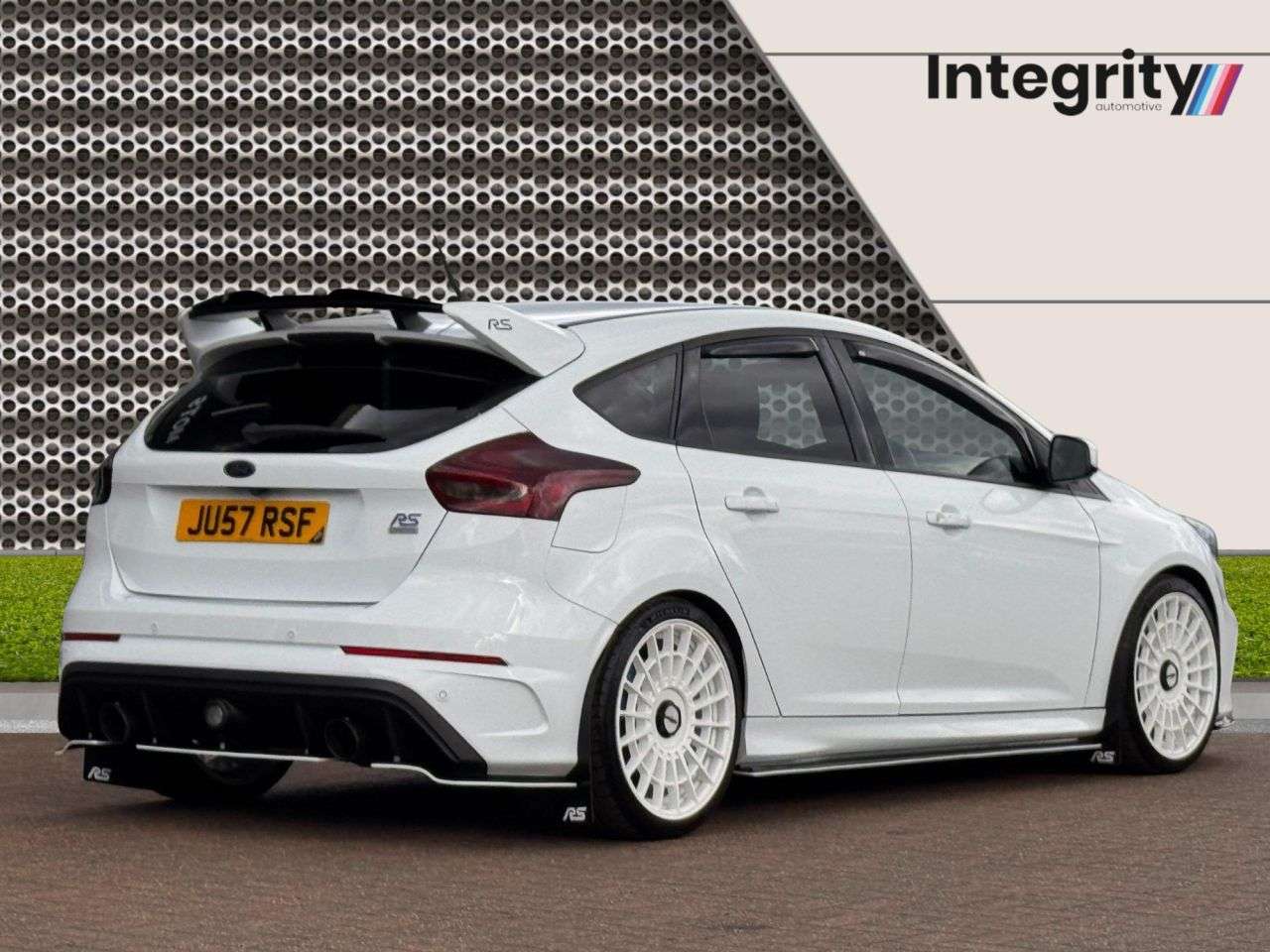 A 2017 FORD FOCUS 2.3T EcoBoost RS Hatchback 5dr Petrol Manual AWD Euro 6 (s/s) (350 ps) A 2017 FORD FOCUS 2.3T EcoBoost RS Hatchback 5dr Petrol Manual AWD Euro 6 (s/s) (350 ps)
