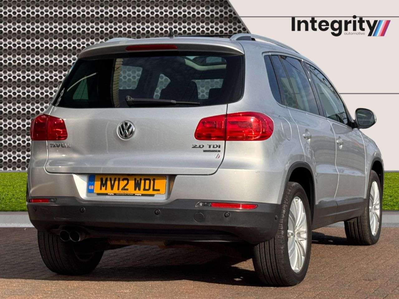 A 2012 VOLKSWAGEN TIGUAN 2.0 TDI BlueMotion Tech SE SUV 5dr Diesel DSG 4WD Euro 5 (s/s) (140 ps) 1 O A 2012 VOLKSWAGEN TIGUAN 2.0 TDI BlueMotion Tech SE SUV 5dr Diesel DSG 4WD Euro 5 (s/s) (140 ps) 1 O