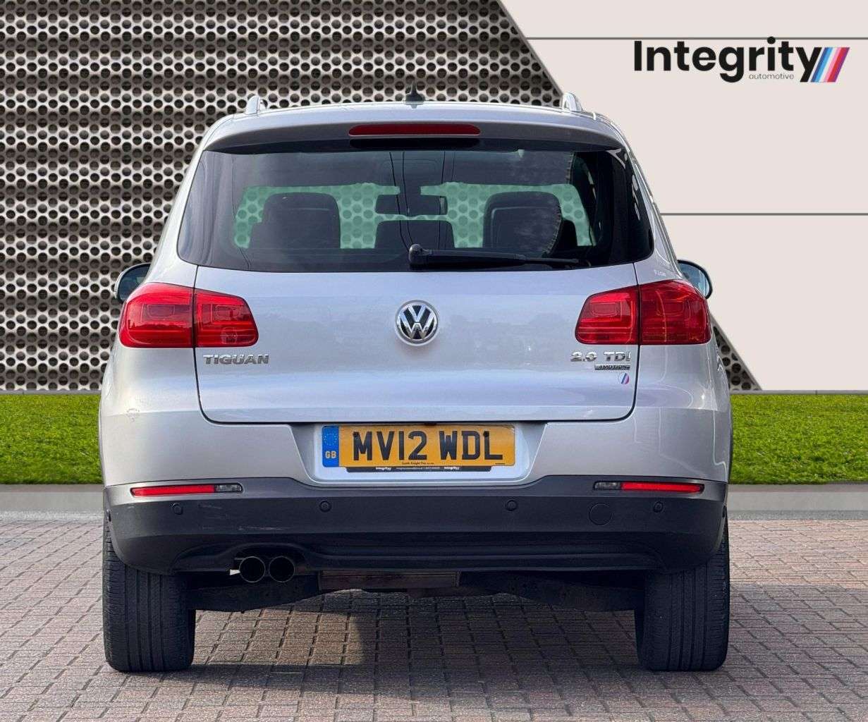 A 2012 VOLKSWAGEN TIGUAN 2.0 TDI BlueMotion Tech SE SUV 5dr Diesel DSG 4WD Euro 5 (s/s) (140 ps) 1 O A 2012 VOLKSWAGEN TIGUAN 2.0 TDI BlueMotion Tech SE SUV 5dr Diesel DSG 4WD Euro 5 (s/s) (140 ps) 1 O