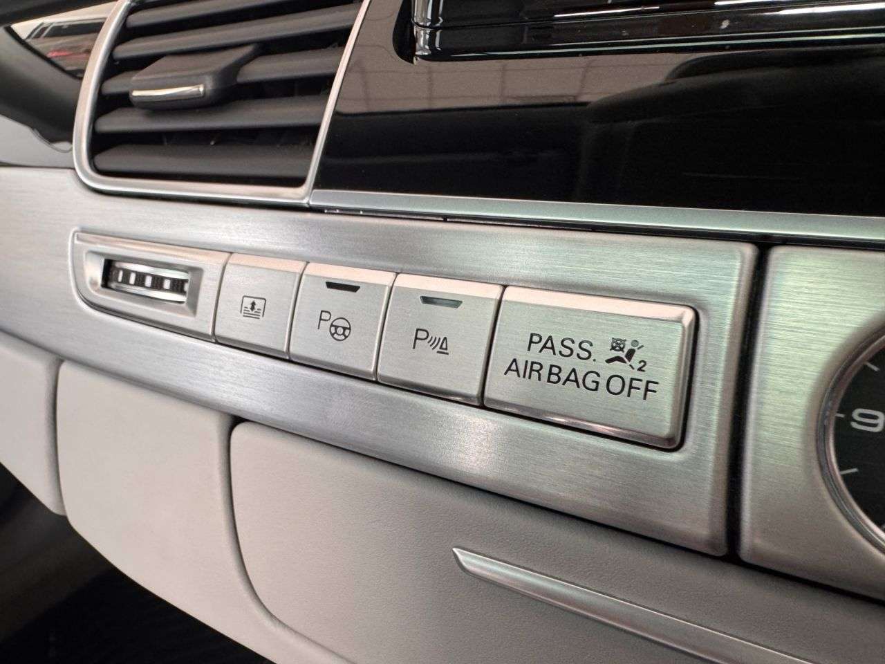 2017 AUDI A8 2017 AUDI A8