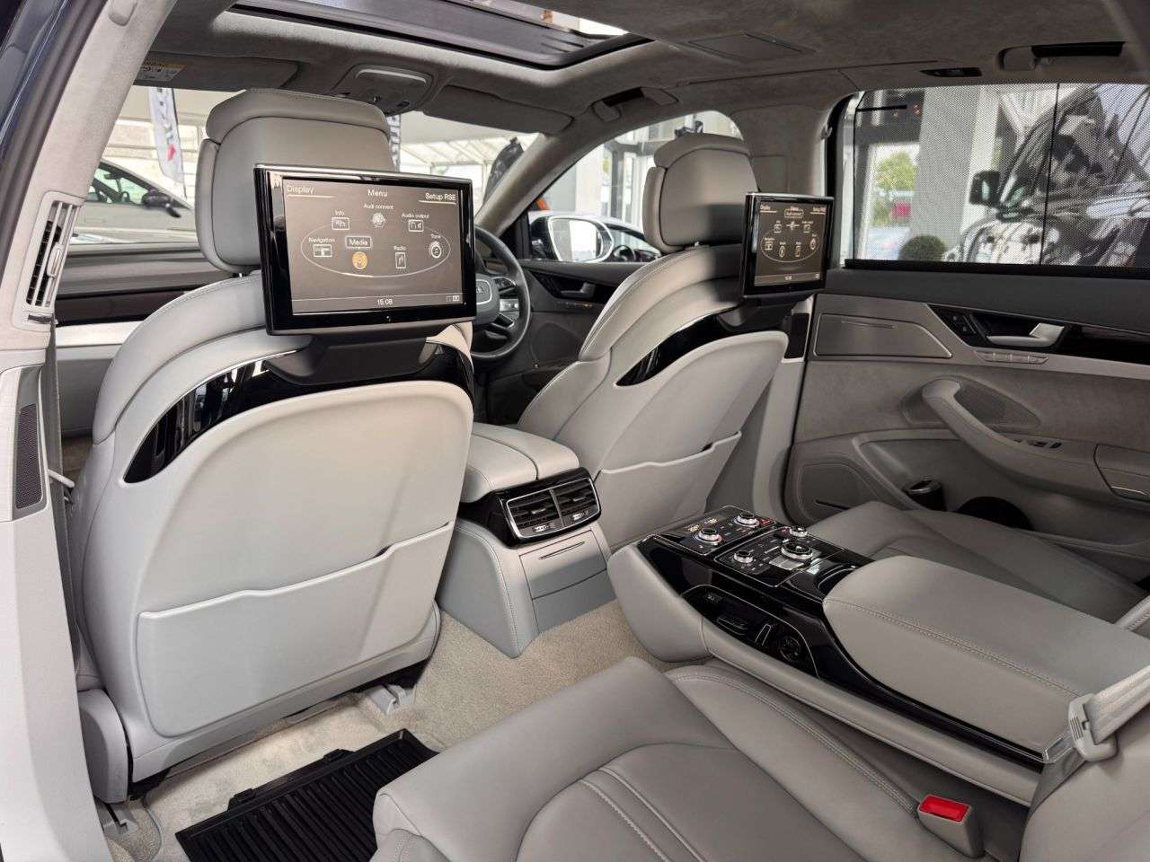 2017 AUDI A8 2017 AUDI A8