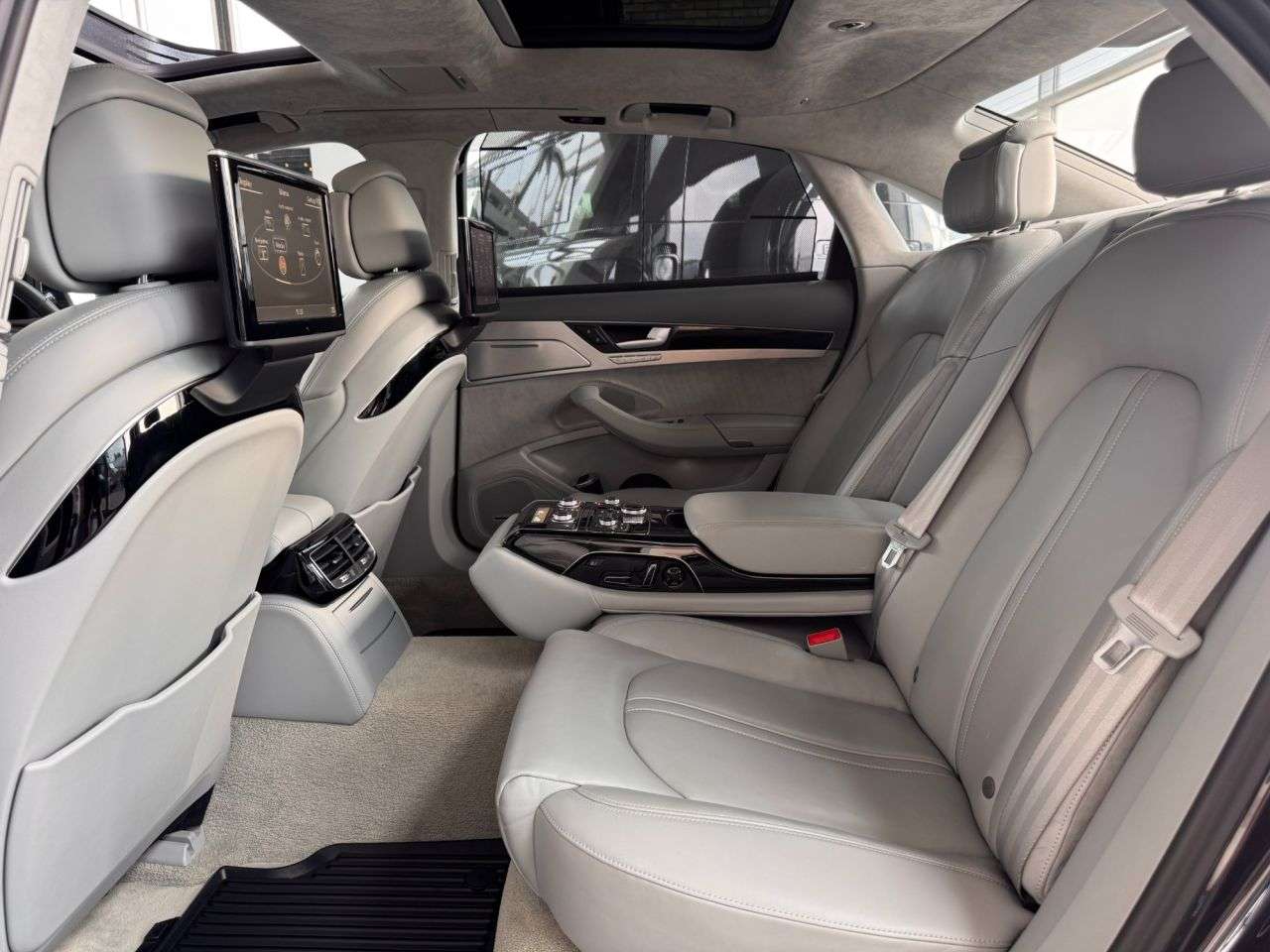 2017 AUDI A8 2017 AUDI A8