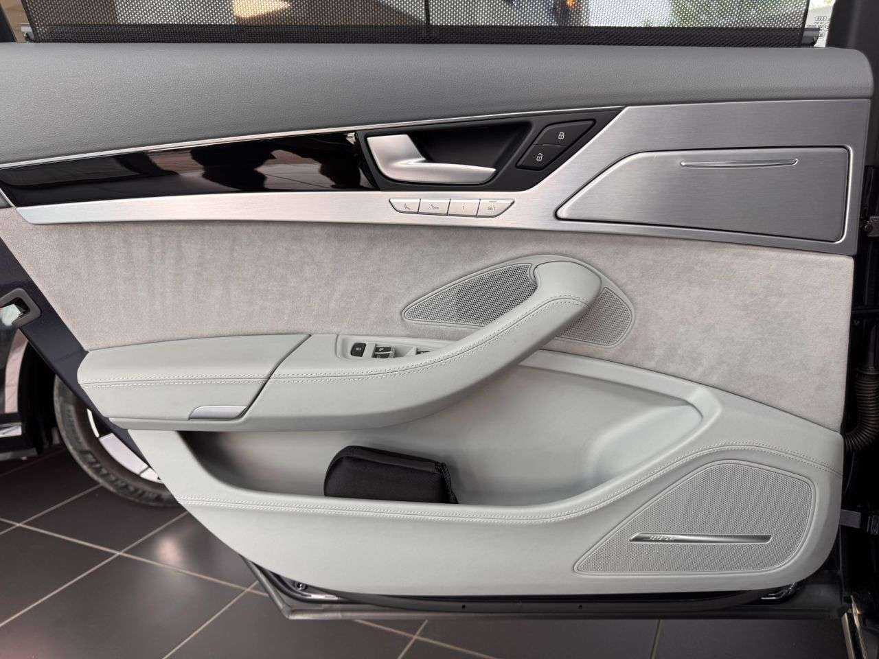 2017 AUDI A8 2017 AUDI A8