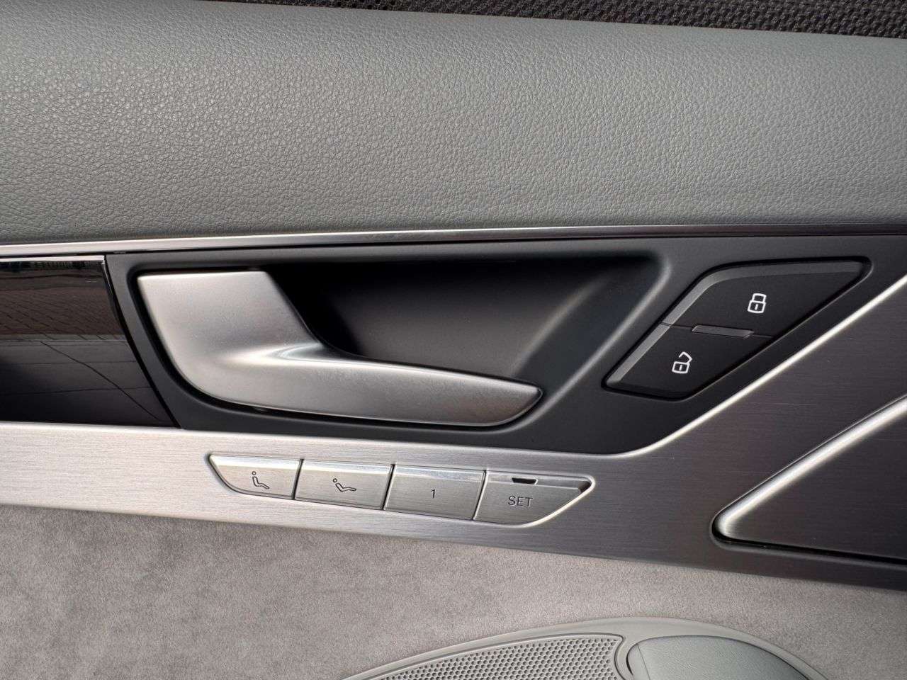 2017 AUDI A8 2017 AUDI A8