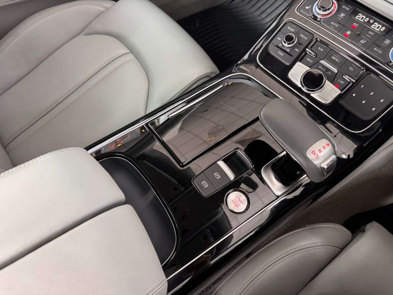 2017 AUDI A8 2017 AUDI A8