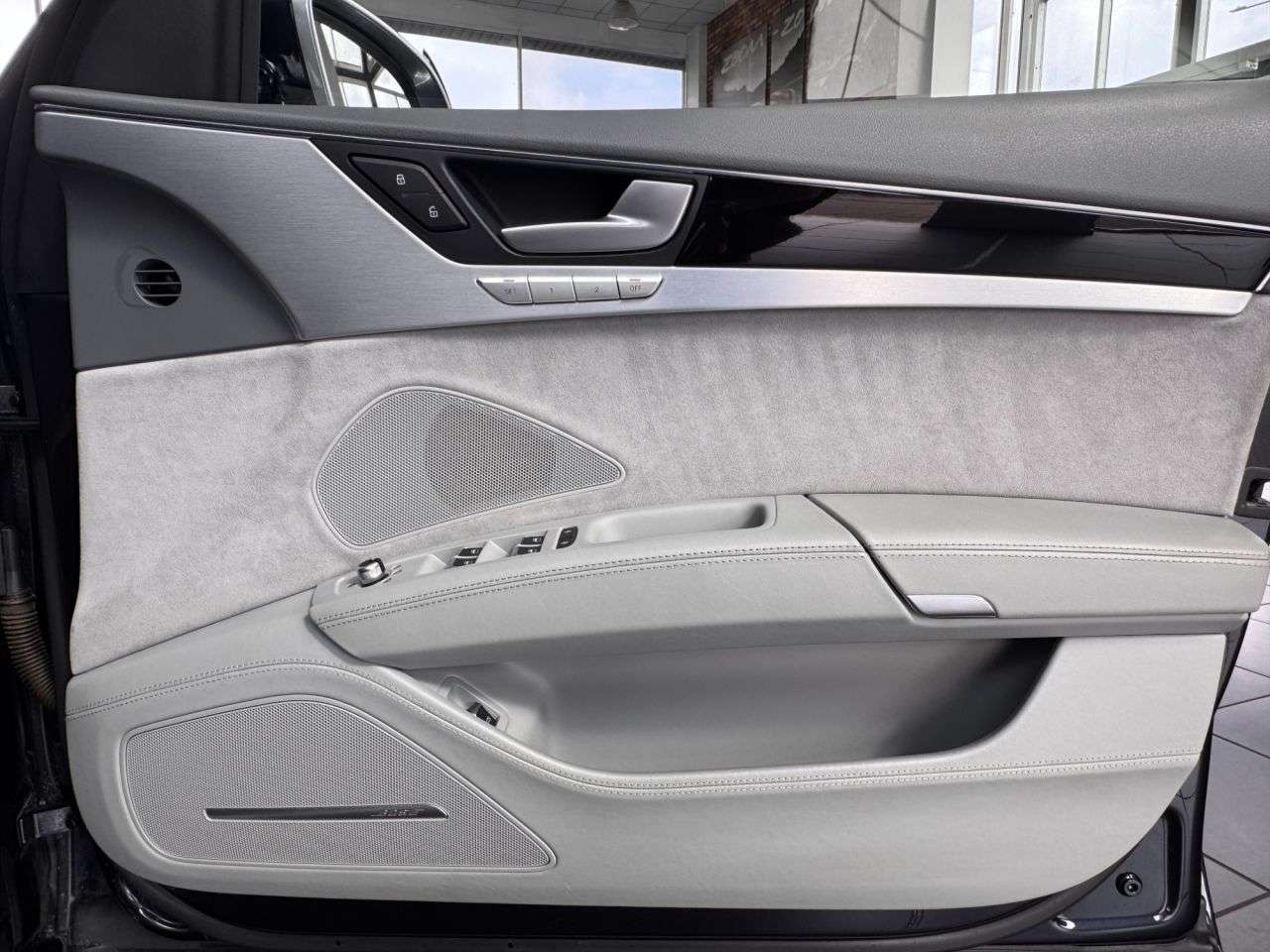 2017 AUDI A8 2017 AUDI A8