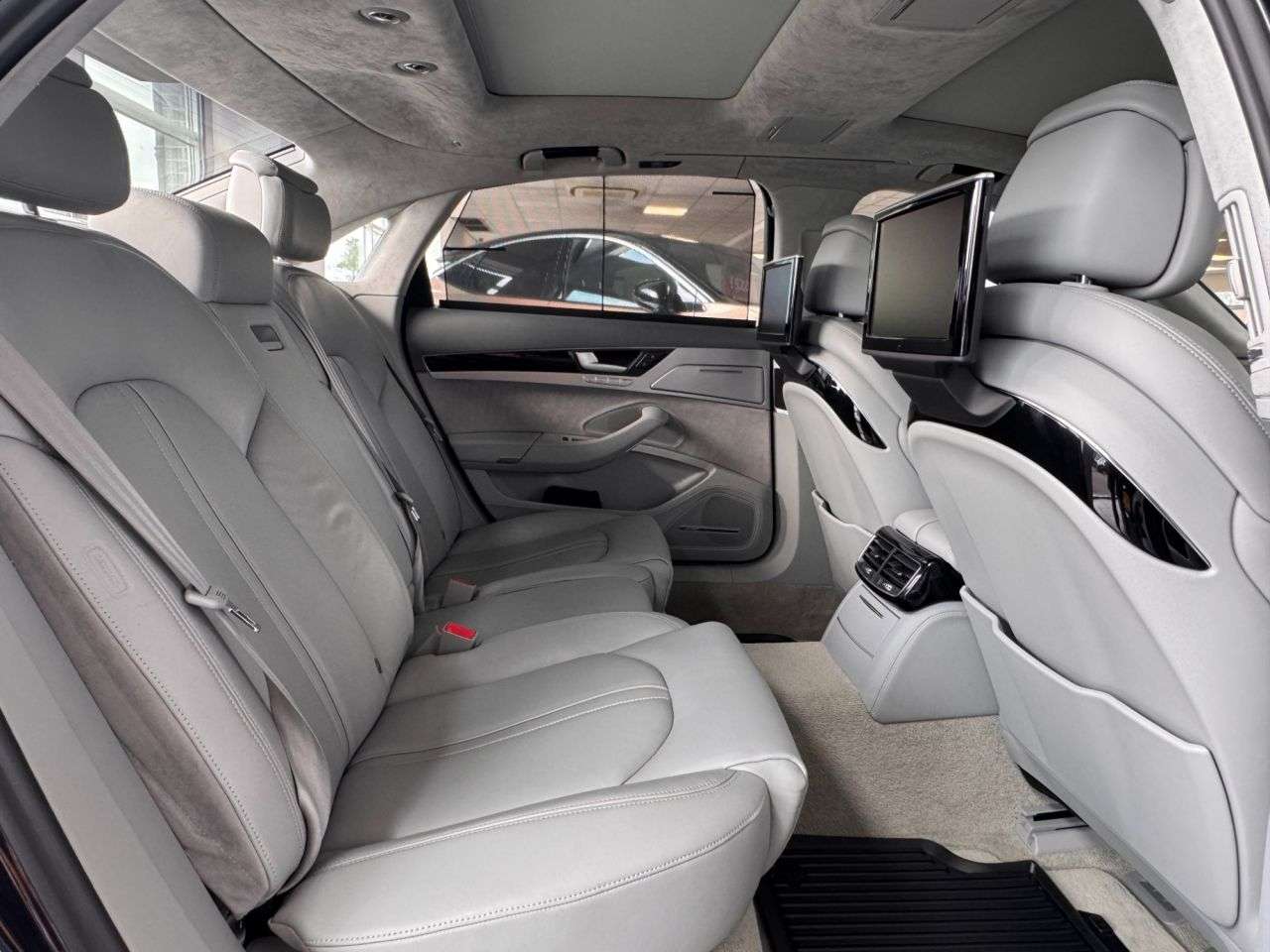 2017 AUDI A8 2017 AUDI A8