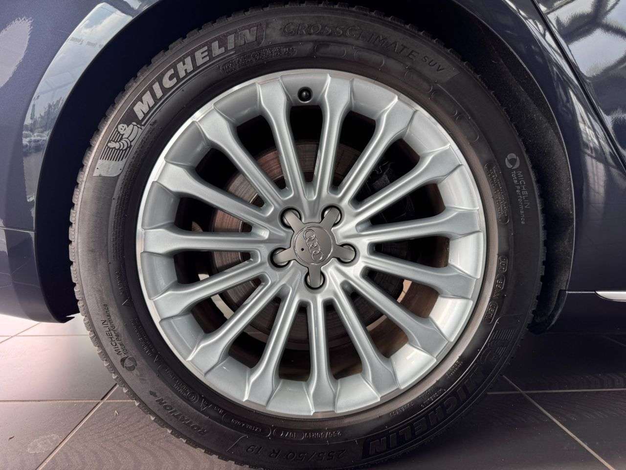 2017 AUDI A8 2017 AUDI A8