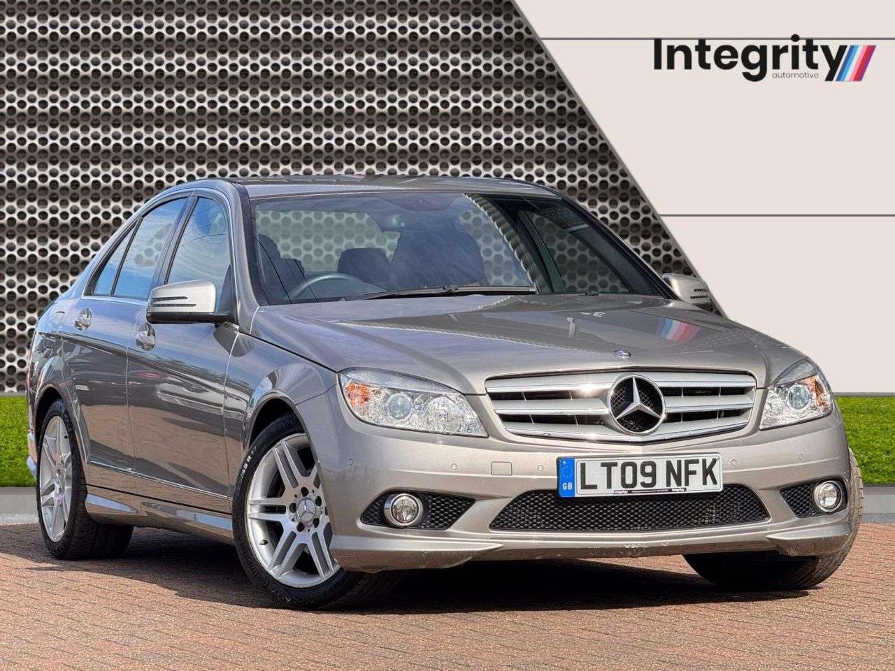 A 2009 MERCEDES-BENZ C CLASS 1.8 C200K Sport Saloon 4dr Petrol Auto Euro 4 (184 ps) Command NAV | Heated A 2009 MERCEDES-BENZ C CLASS 1.8 C200K Sport Saloon 4dr Petrol Auto Euro 4 (184 ps) Command NAV | Heated