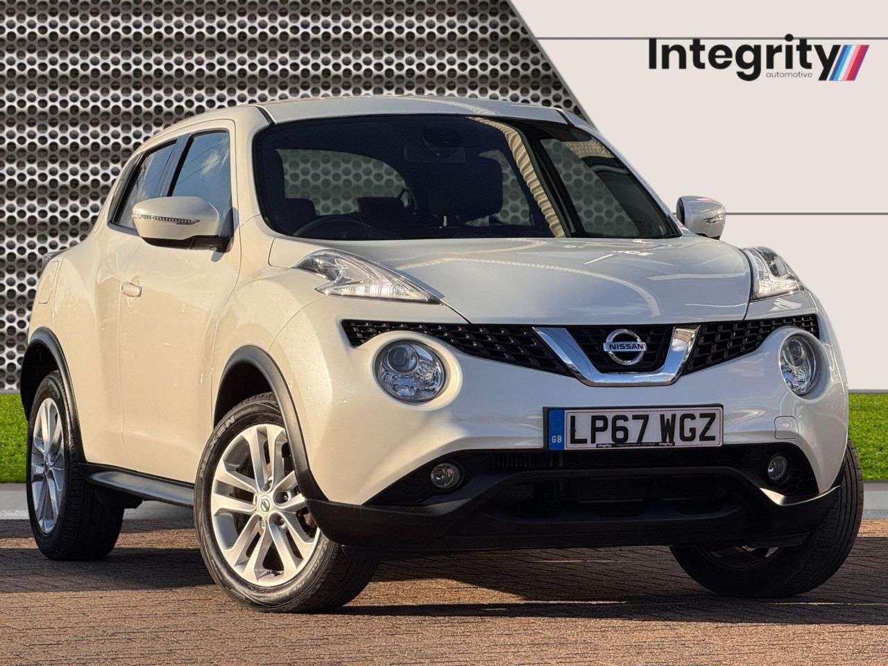 A 2018 NISSAN JUKE 1.2 DIG-T N-Connecta SUV 5dr Petrol Manual Euro 6 (s/s) (115 ps) A 2018 NISSAN JUKE 1.2 DIG-T N-Connecta SUV 5dr Petrol Manual Euro 6 (s/s) (115 ps)