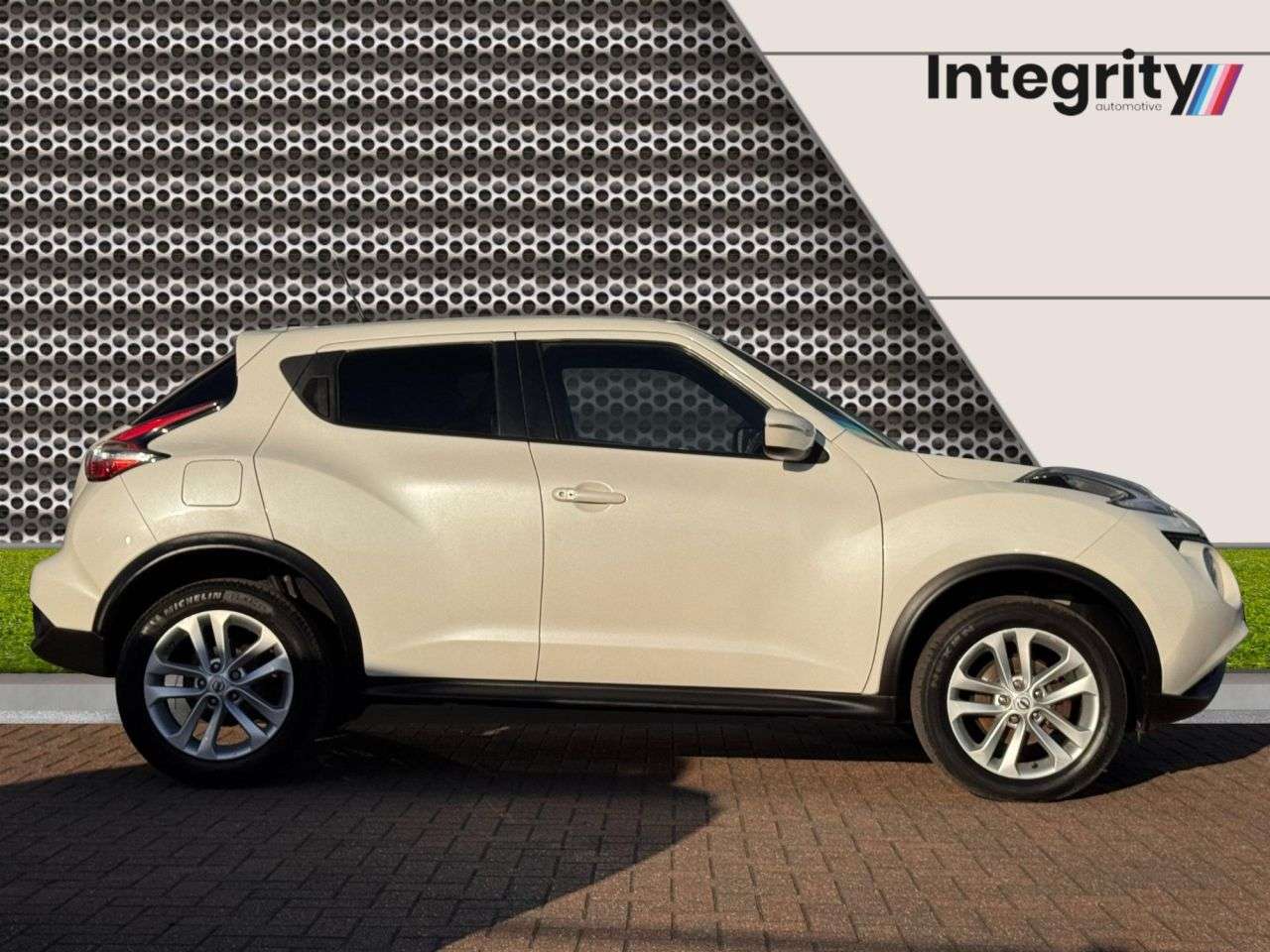 A 2018 NISSAN JUKE 1.2 DIG-T N-Connecta SUV 5dr Petrol Manual Euro 6 (s/s) (115 ps) A 2018 NISSAN JUKE 1.2 DIG-T N-Connecta SUV 5dr Petrol Manual Euro 6 (s/s) (115 ps)