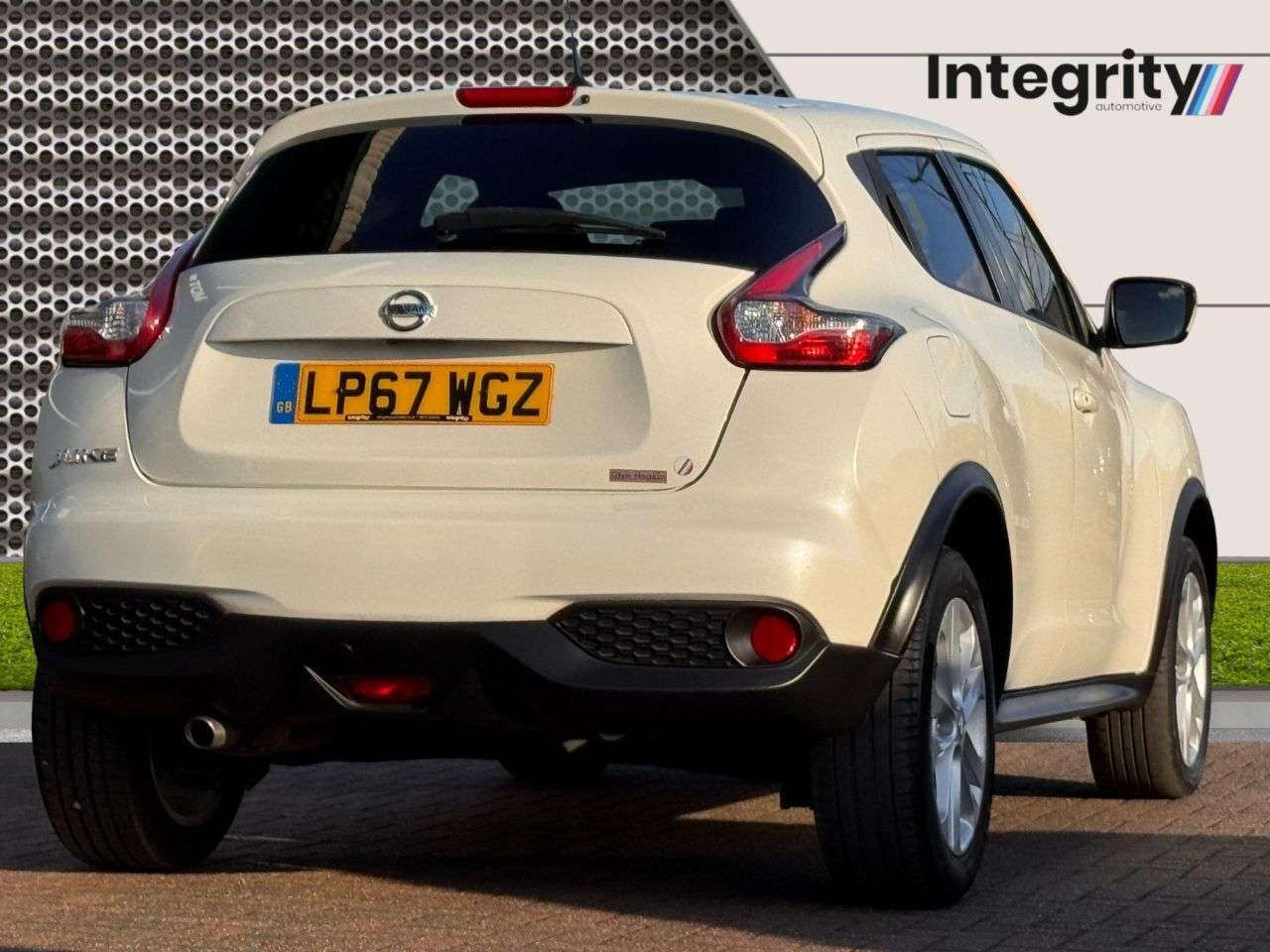 A 2018 NISSAN JUKE 1.2 DIG-T N-Connecta SUV 5dr Petrol Manual Euro 6 (s/s) (115 ps) A 2018 NISSAN JUKE 1.2 DIG-T N-Connecta SUV 5dr Petrol Manual Euro 6 (s/s) (115 ps)