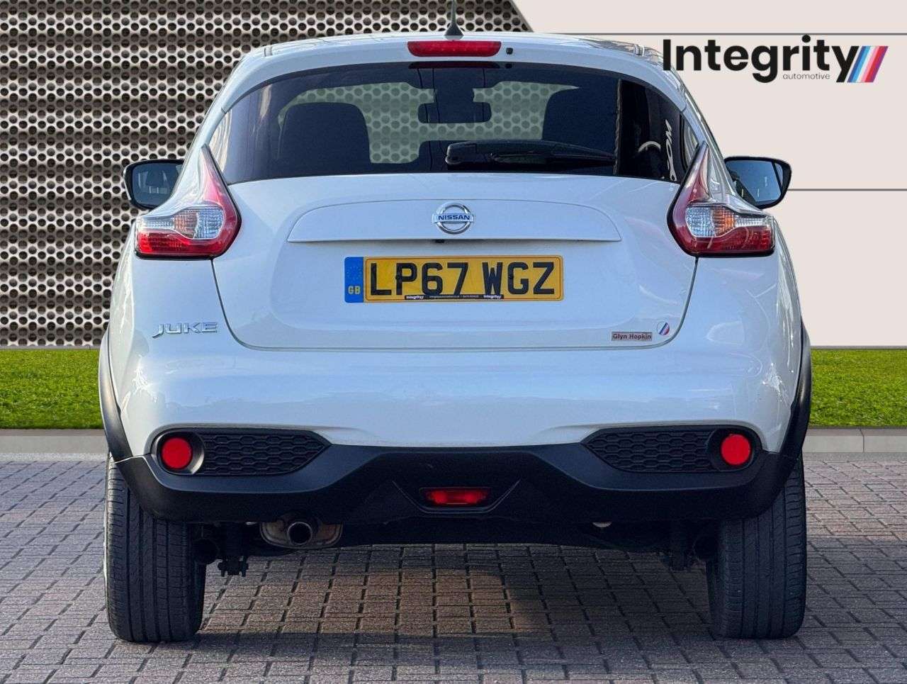 A 2018 NISSAN JUKE 1.2 DIG-T N-Connecta SUV 5dr Petrol Manual Euro 6 (s/s) (115 ps) A 2018 NISSAN JUKE 1.2 DIG-T N-Connecta SUV 5dr Petrol Manual Euro 6 (s/s) (115 ps)