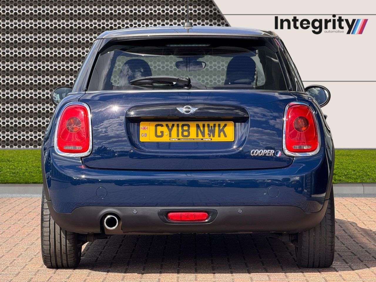 A 2018 MINI HATCH 1.5 Cooper Seven Hatchback 5dr Petrol Manual Euro 6 (s/s) (136 ps) A 2018 MINI HATCH 1.5 Cooper Seven Hatchback 5dr Petrol Manual Euro 6 (s/s) (136 ps)
