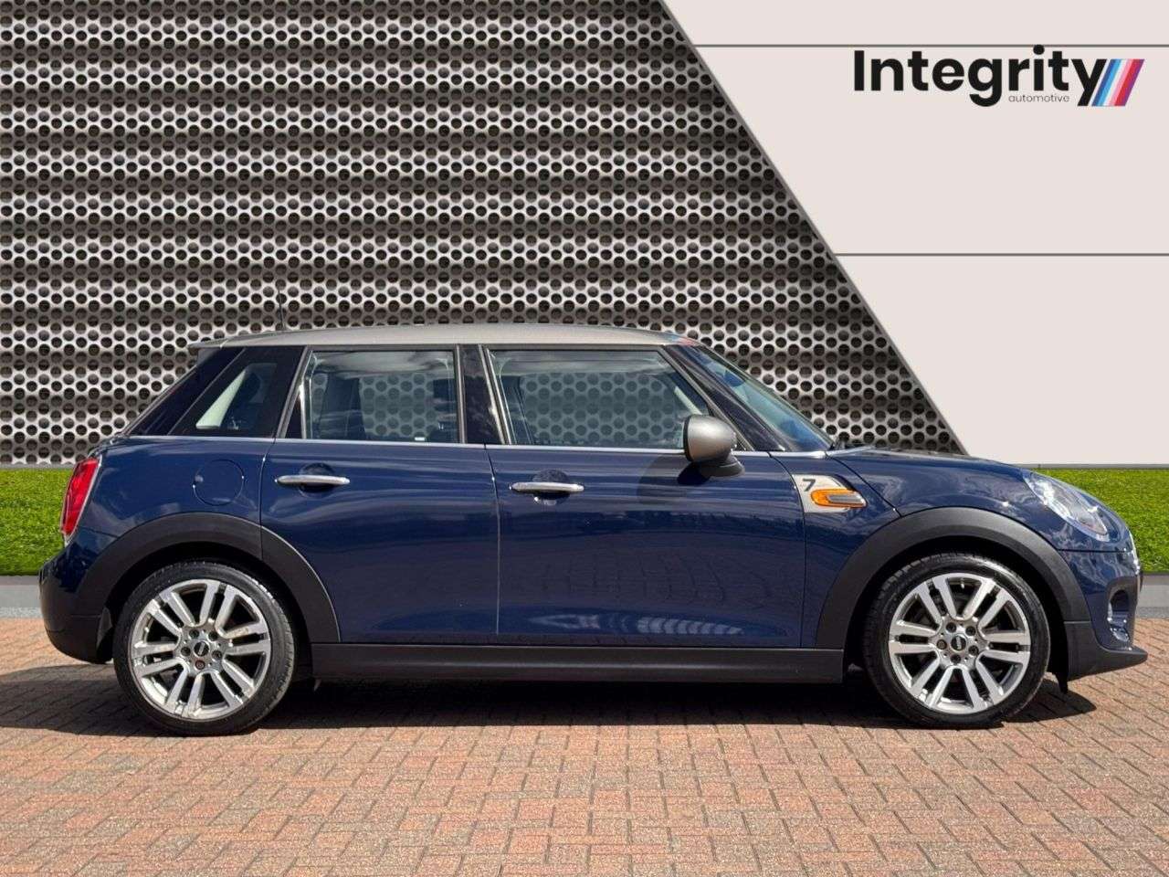 A 2018 MINI HATCH 1.5 Cooper Seven Hatchback 5dr Petrol Manual Euro 6 (s/s) (136 ps) A 2018 MINI HATCH 1.5 Cooper Seven Hatchback 5dr Petrol Manual Euro 6 (s/s) (136 ps)