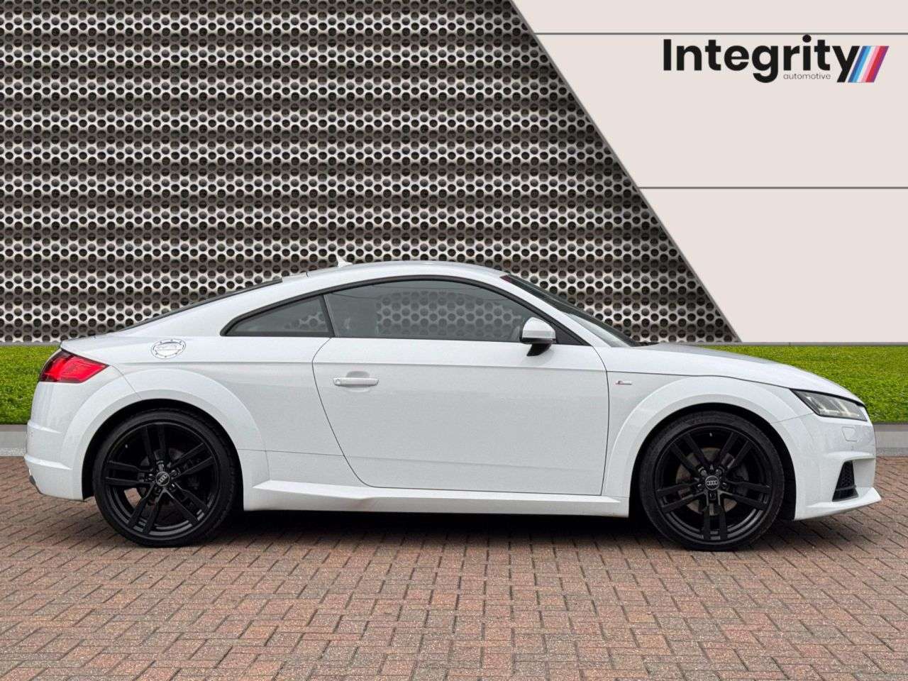 A 2017 AUDI TT 1.8 TFSI S line Coupe 3dr Petrol Manual Euro 6 (s/s) (180 ps) A 2017 AUDI TT 1.8 TFSI S line Coupe 3dr Petrol Manual Euro 6 (s/s) (180 ps)