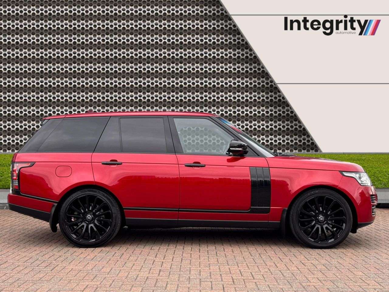 A 2016 LAND ROVER RANGE ROVER 3.0 TD V6 Vogue SUV 5dr Diesel Auto 4WD Euro 6 (s/s) (258 ps) 11 Services | A 2016 LAND ROVER RANGE ROVER 3.0 TD V6 Vogue SUV 5dr Diesel Auto 4WD Euro 6 (s/s) (258 ps) 11 Services |