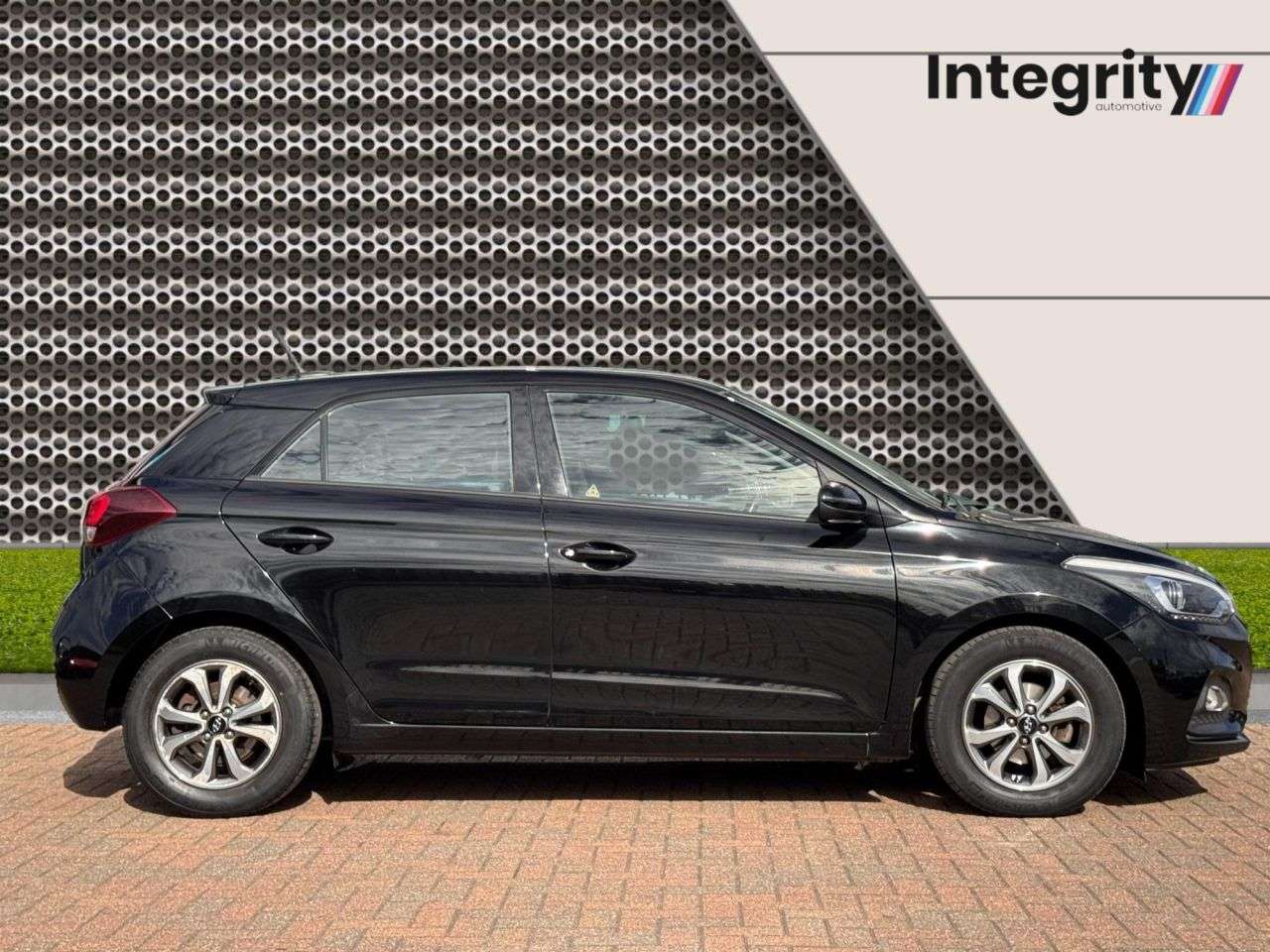 A 2019 HYUNDAI I20 1.2 SE Launch Edition Hatchback 5dr Petrol Manual Euro 6 (s/s) (84 ps) Appl A 2019 HYUNDAI I20 1.2 SE Launch Edition Hatchback 5dr Petrol Manual Euro 6 (s/s) (84 ps) Appl