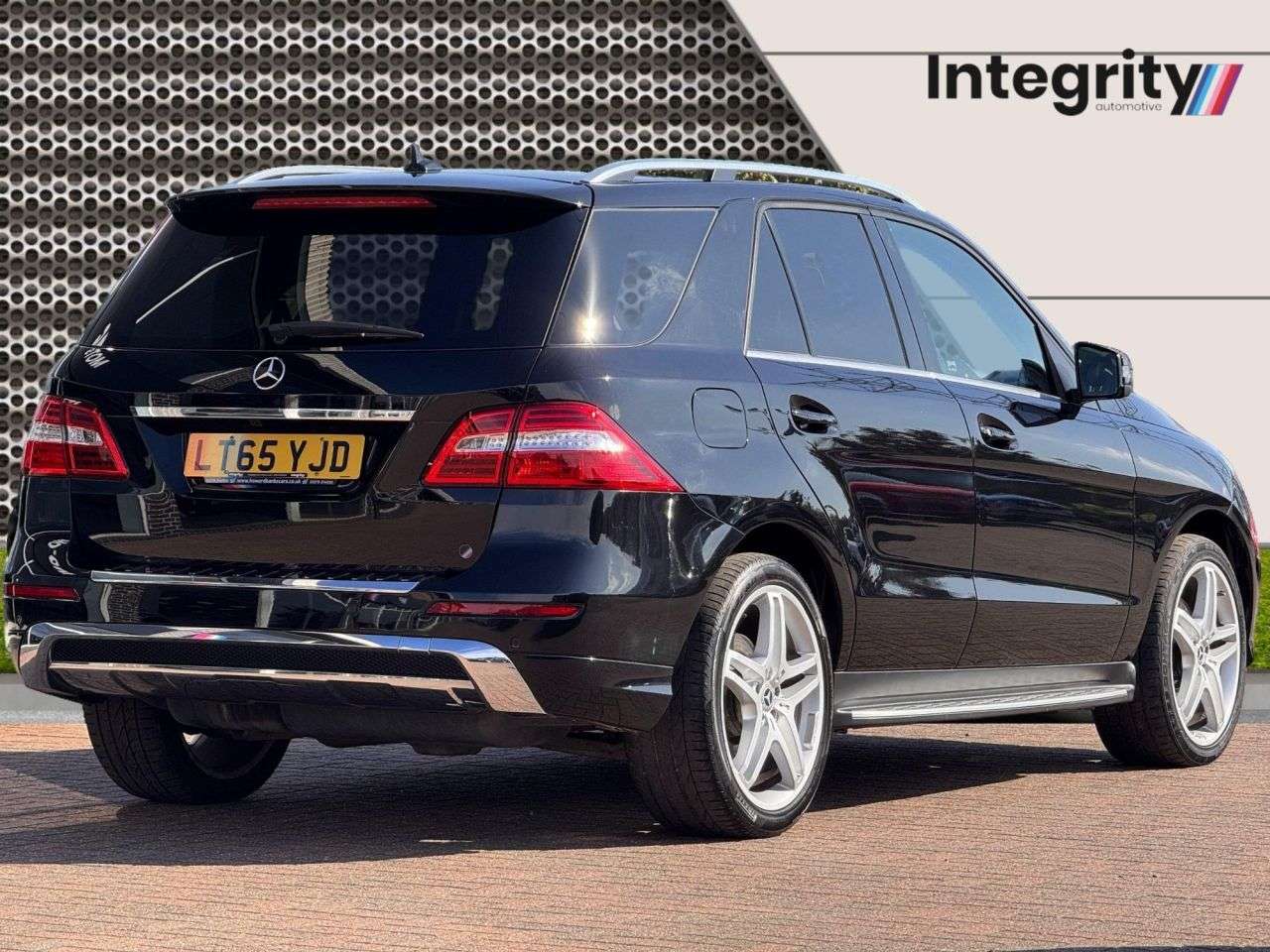 A 2015 MERCEDES-BENZ M CLASS 3.0 ML350 V6 BlueTEC AMG Line SUV 5dr Diesel G-Tronic 4WD Euro 6 (s/s) (258 A 2015 MERCEDES-BENZ M CLASS 3.0 ML350 V6 BlueTEC AMG Line SUV 5dr Diesel G-Tronic 4WD Euro 6 (s/s) (258