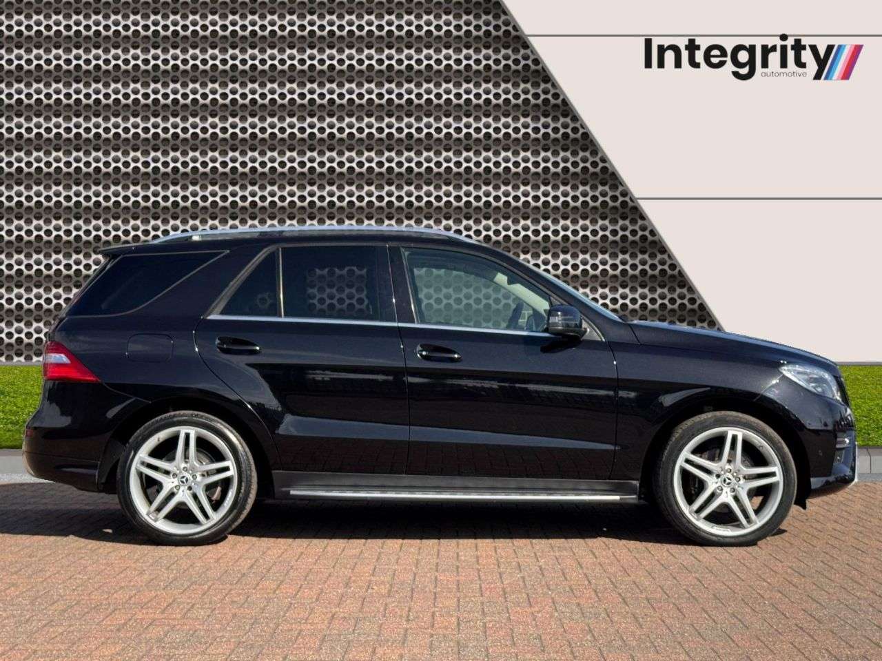 A 2015 MERCEDES-BENZ M CLASS 3.0 ML350 V6 BlueTEC AMG Line SUV 5dr Diesel G-Tronic 4WD Euro 6 (s/s) (258 A 2015 MERCEDES-BENZ M CLASS 3.0 ML350 V6 BlueTEC AMG Line SUV 5dr Diesel G-Tronic 4WD Euro 6 (s/s) (258