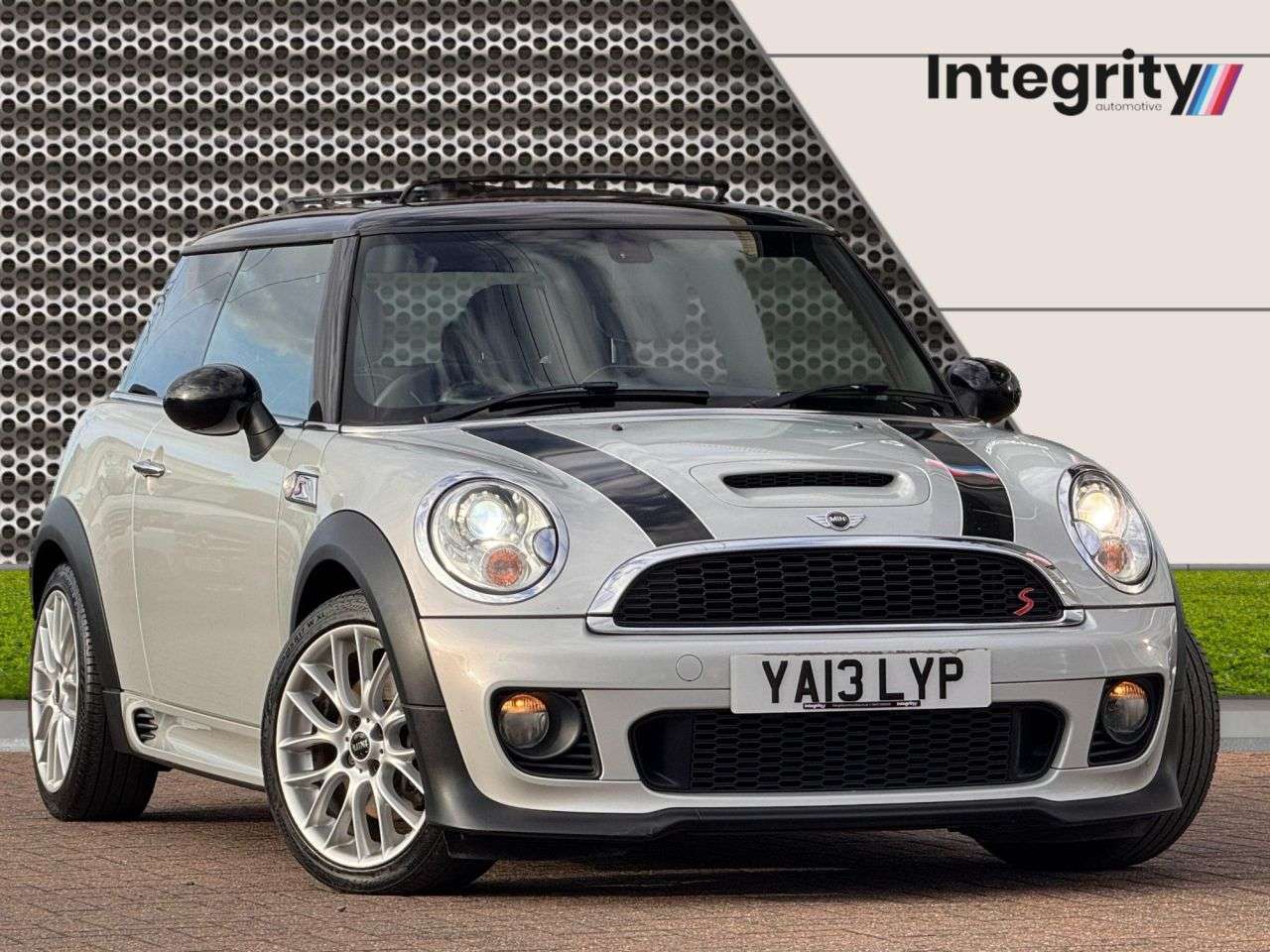 A 2013 MINI HATCH 1.6 Cooper S Hatchback 3dr Petrol Manual Euro 5 (s/s) (184 ps) OVER £12K IN A 2013 MINI HATCH 1.6 Cooper S Hatchback 3dr Petrol Manual Euro 5 (s/s) (184 ps) OVER £12K IN