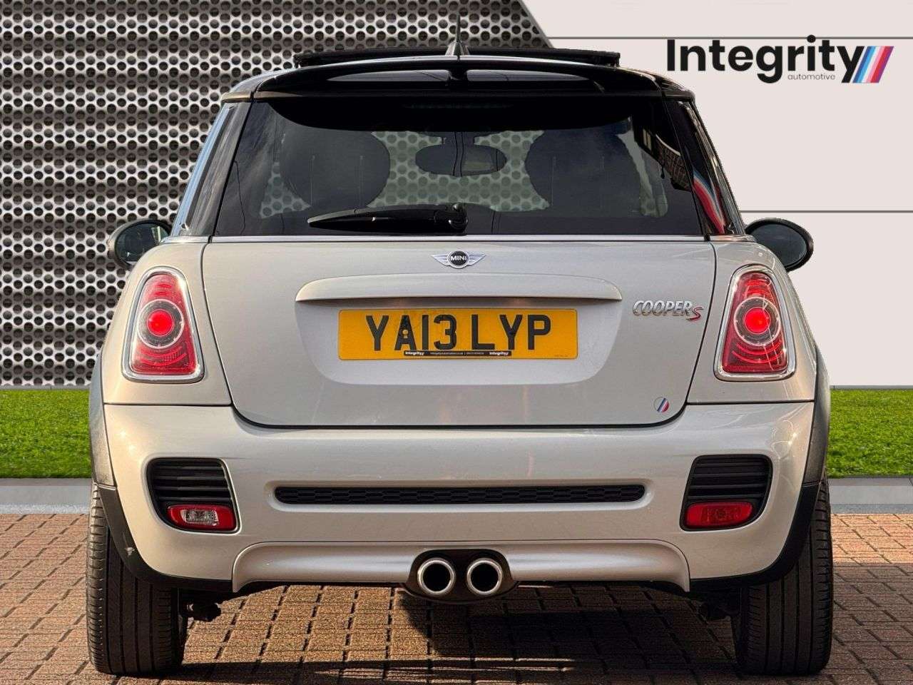 A 2013 MINI HATCH 1.6 Cooper S Hatchback 3dr Petrol Manual Euro 5 (s/s) (184 ps) OVER £12K IN A 2013 MINI HATCH 1.6 Cooper S Hatchback 3dr Petrol Manual Euro 5 (s/s) (184 ps) OVER £12K IN
