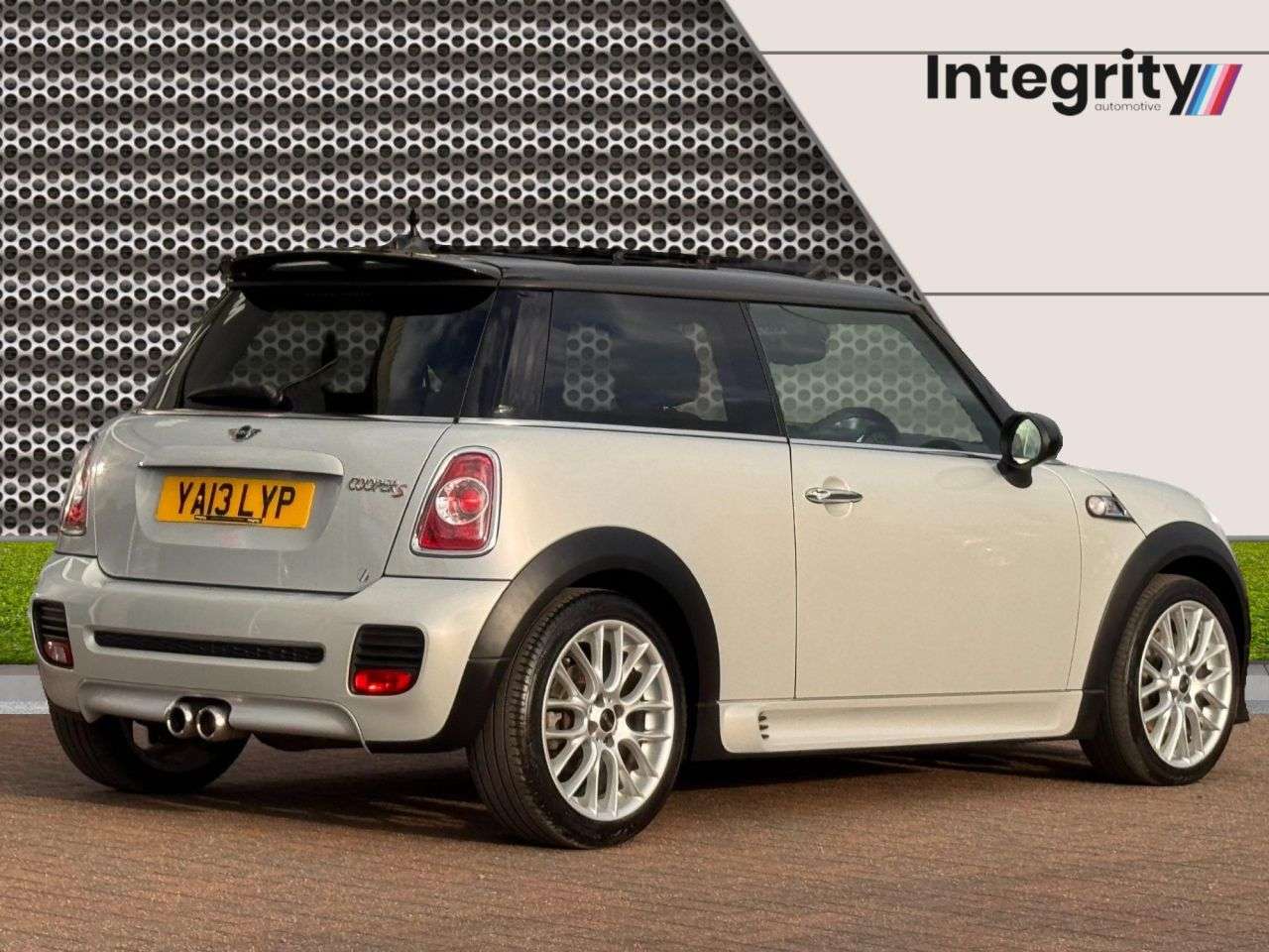 A 2013 MINI HATCH 1.6 Cooper S Hatchback 3dr Petrol Manual Euro 5 (s/s) (184 ps) OVER £12K IN A 2013 MINI HATCH 1.6 Cooper S Hatchback 3dr Petrol Manual Euro 5 (s/s) (184 ps) OVER £12K IN