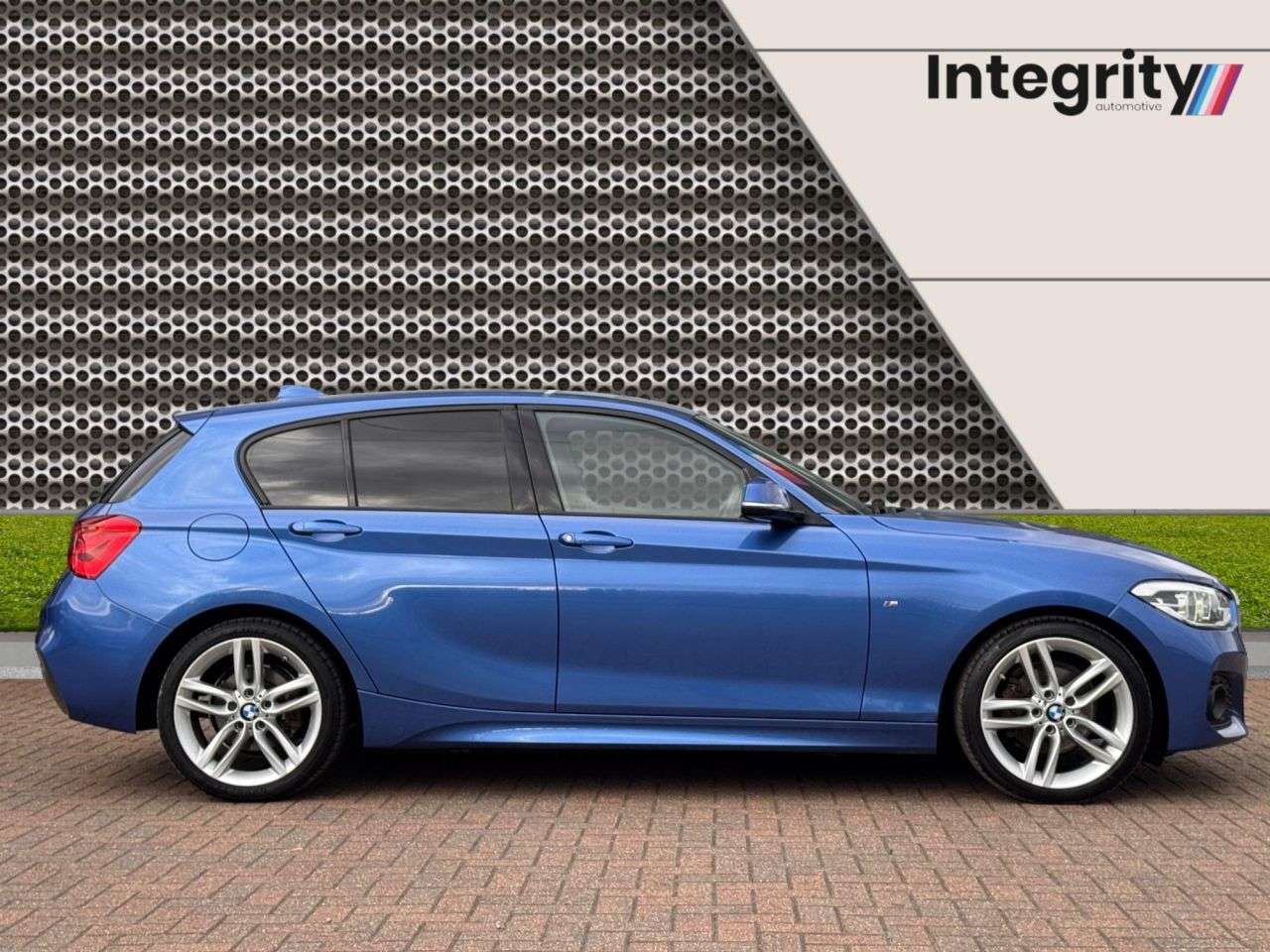 A 2015 BMW 1 SERIES 1.6 120i M Sport Hatchback 5dr Petrol Auto Euro 6 (s/s) (177 ps) Driver Com A 2015 BMW 1 SERIES 1.6 120i M Sport Hatchback 5dr Petrol Auto Euro 6 (s/s) (177 ps) Driver Com