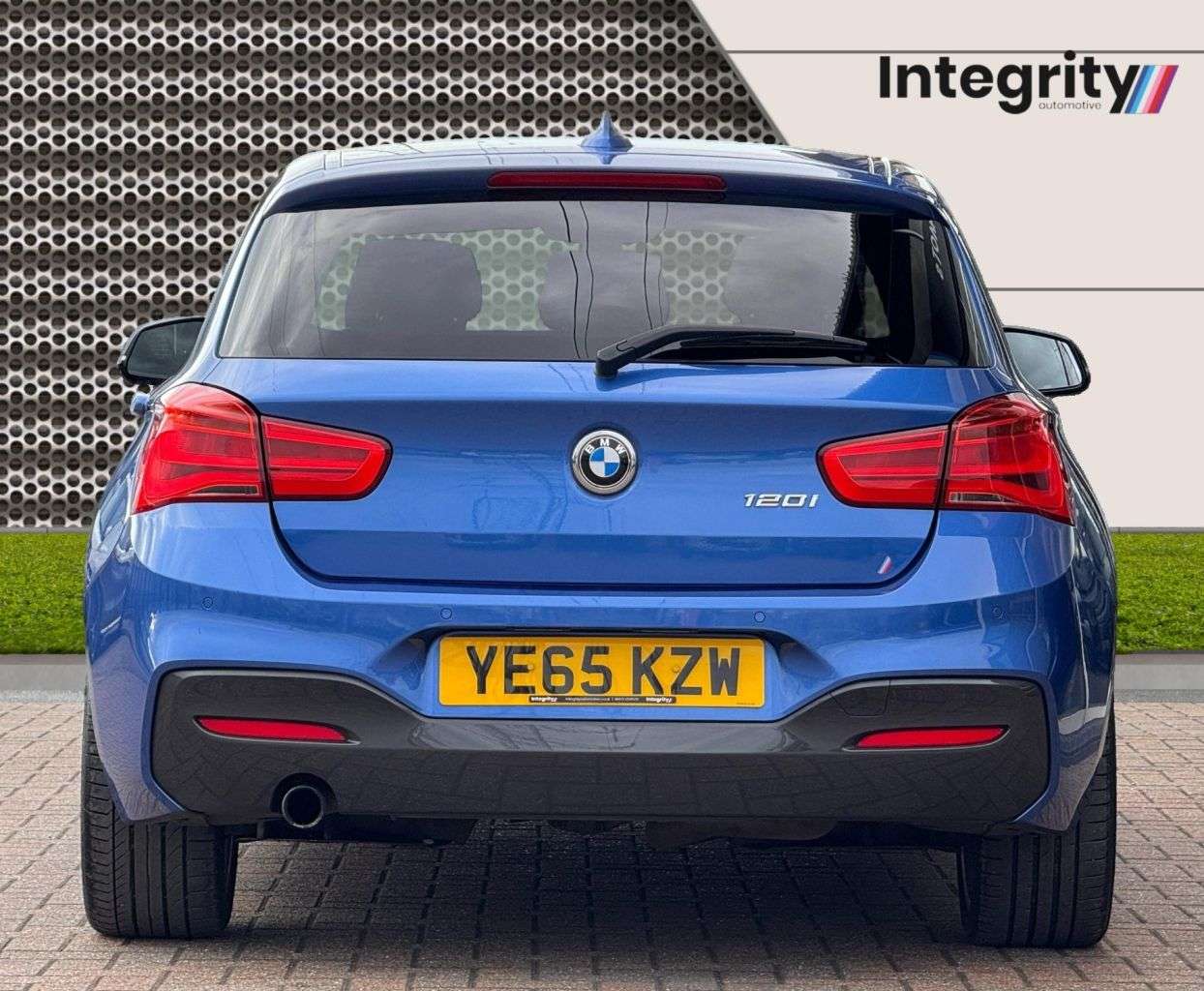 A 2015 BMW 1 SERIES 1.6 120i M Sport Hatchback 5dr Petrol Auto Euro 6 (s/s) (177 ps) Driver Com A 2015 BMW 1 SERIES 1.6 120i M Sport Hatchback 5dr Petrol Auto Euro 6 (s/s) (177 ps) Driver Com