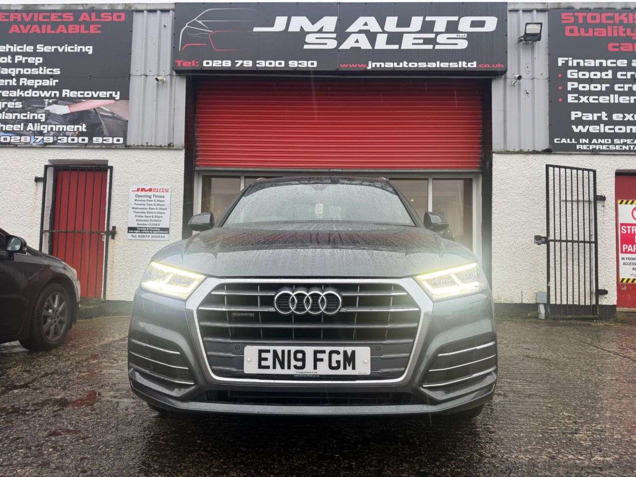 A 2019 AUDI Q5 2.0 TDI 40 S line SUV 5dr Diesel S Tronic quattro Euro 6 (s/s) (190 ps) A 2019 AUDI Q5 2.0 TDI 40 S line SUV 5dr Diesel S Tronic quattro Euro 6 (s/s) (190 ps)