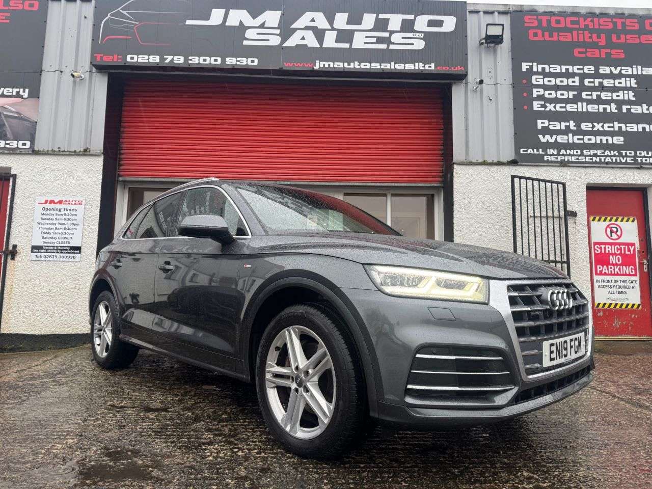 A 2019 AUDI Q5 2.0 TDI 40 S line SUV 5dr Diesel S Tronic quattro Euro 6 (s/s) (190 ps) A 2019 AUDI Q5 2.0 TDI 40 S line SUV 5dr Diesel S Tronic quattro Euro 6 (s/s) (190 ps)