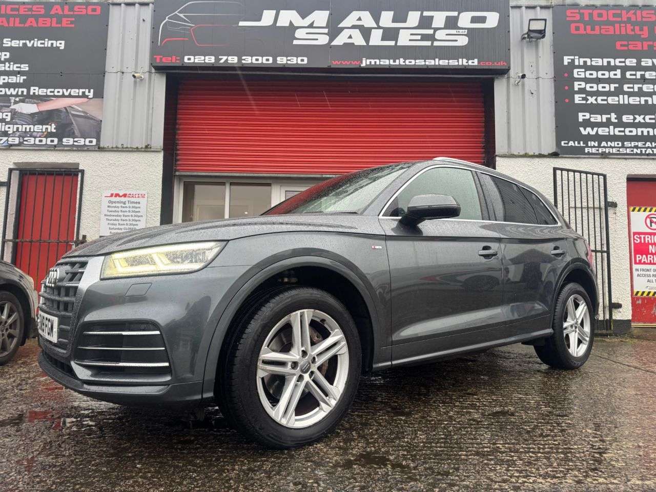 A 2019 AUDI Q5 2.0 TDI 40 S line SUV 5dr Diesel S Tronic quattro Euro 6 (s/s) (190 ps) A 2019 AUDI Q5 2.0 TDI 40 S line SUV 5dr Diesel S Tronic quattro Euro 6 (s/s) (190 ps)
