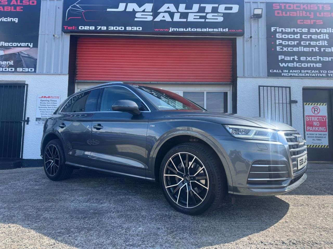 A 2019 AUDI Q5 2.0 TDI 40 S line SUV 5dr Diesel S Tronic quattro Euro 6 (s/s) (190 ps) A 2019 AUDI Q5 2.0 TDI 40 S line SUV 5dr Diesel S Tronic quattro Euro 6 (s/s) (190 ps)