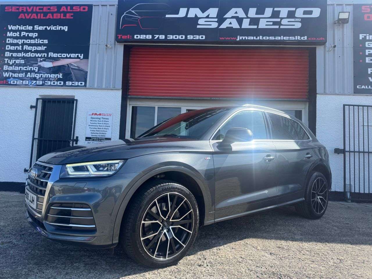 A 2019 AUDI Q5 2.0 TDI 40 S line SUV 5dr Diesel S Tronic quattro Euro 6 (s/s) (190 ps) A 2019 AUDI Q5 2.0 TDI 40 S line SUV 5dr Diesel S Tronic quattro Euro 6 (s/s) (190 ps)