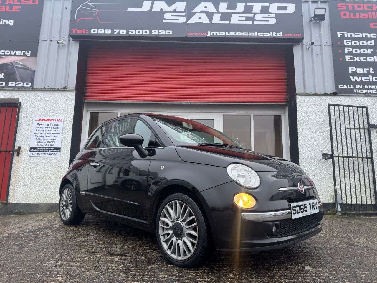 A 2015 FIAT 500 1.2 ECO Lounge Hatchback 3dr Petrol Manual Euro 6 (s/s) (69 bhp) A 2015 FIAT 500 1.2 ECO Lounge Hatchback 3dr Petrol Manual Euro 6 (s/s) (69 bhp)