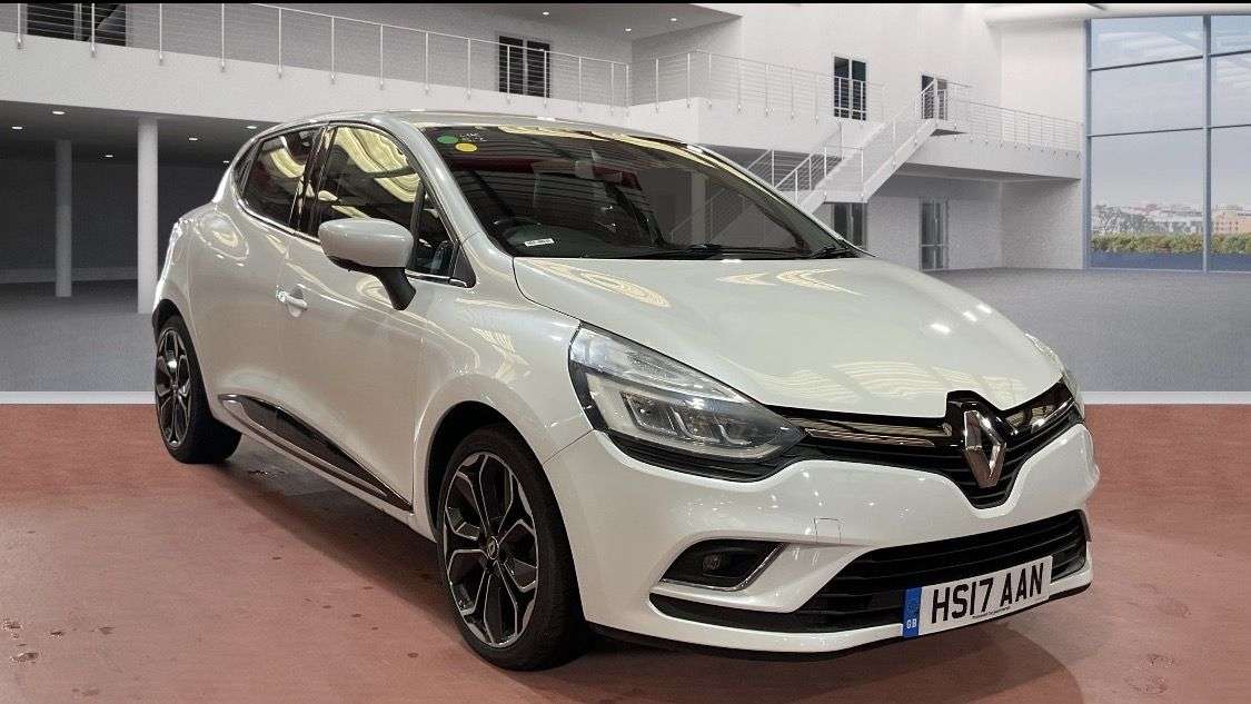 A 2017 RENAULT CLIO 1.5 dCi Dynamique S Nav Hatchback 5dr Diesel Manual Euro 6 (s/s) (90 ps) A 2017 RENAULT CLIO 1.5 dCi Dynamique S Nav Hatchback 5dr Diesel Manual Euro 6 (s/s) (90 ps)
