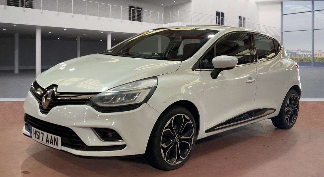 A 2017 RENAULT CLIO 1.5 dCi Dynamique S Nav Hatchback 5dr Diesel Manual Euro 6 (s/s) (90 ps) A 2017 RENAULT CLIO 1.5 dCi Dynamique S Nav Hatchback 5dr Diesel Manual Euro 6 (s/s) (90 ps)
